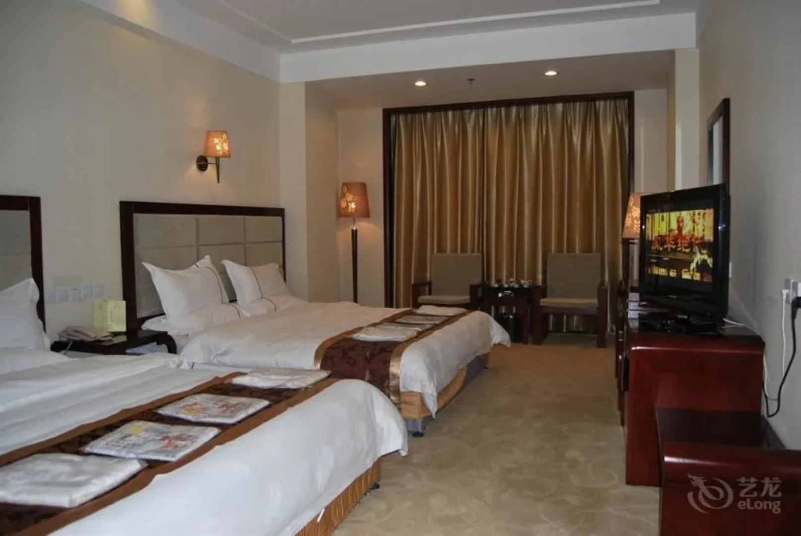 Lvliang Double Yu The Holiday Hotel