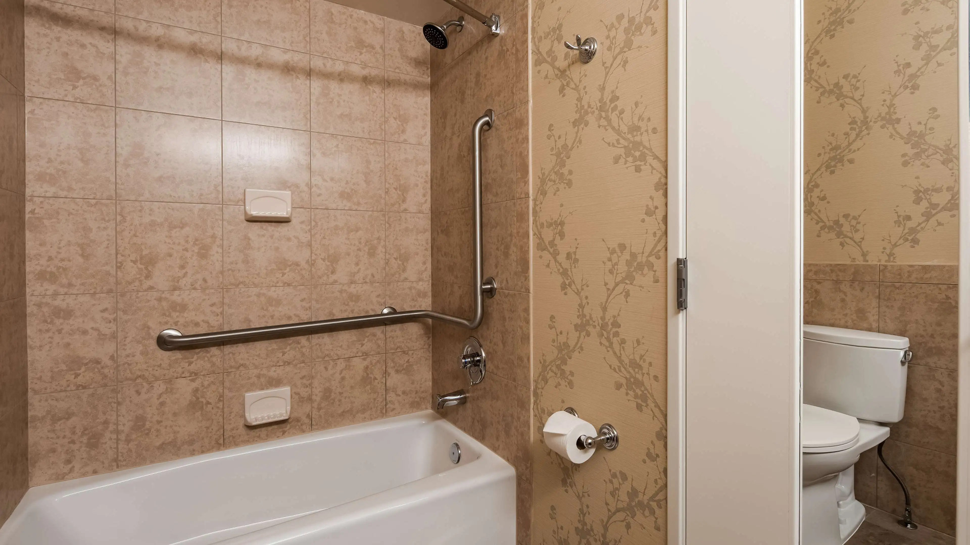 Best Western Plus Silver Saddle Inn