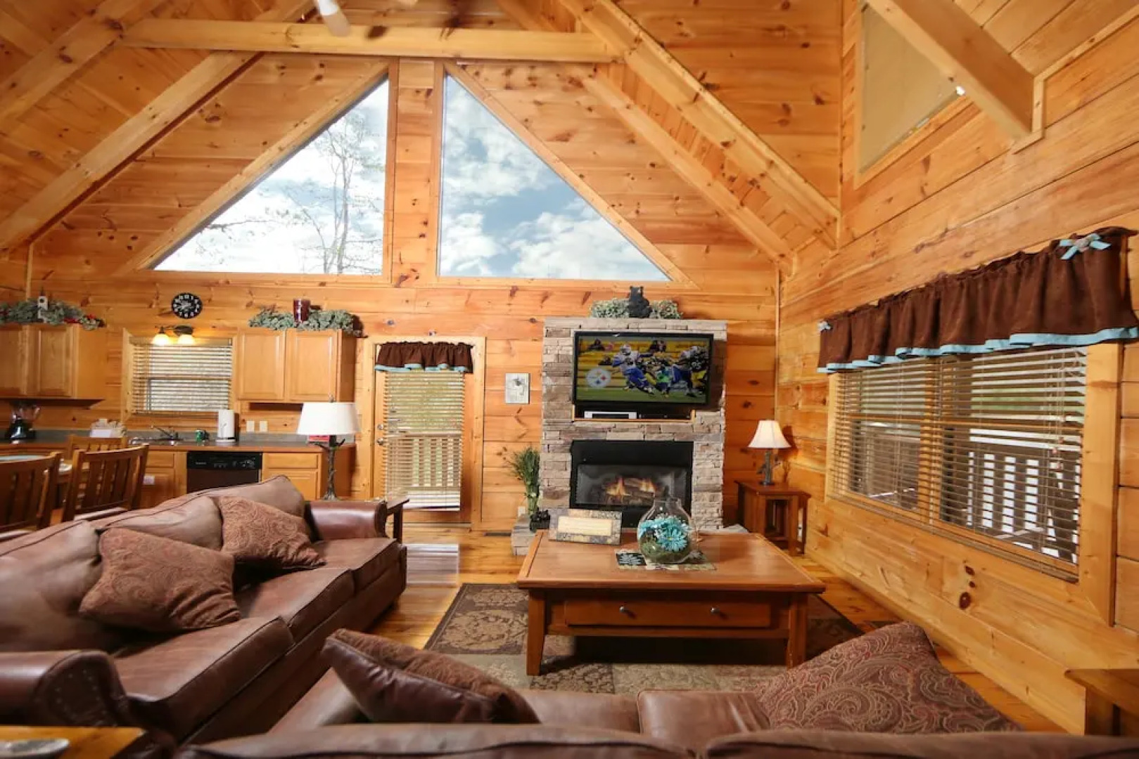 Smoky Mountain Getaway - Five Bedroom Cabin