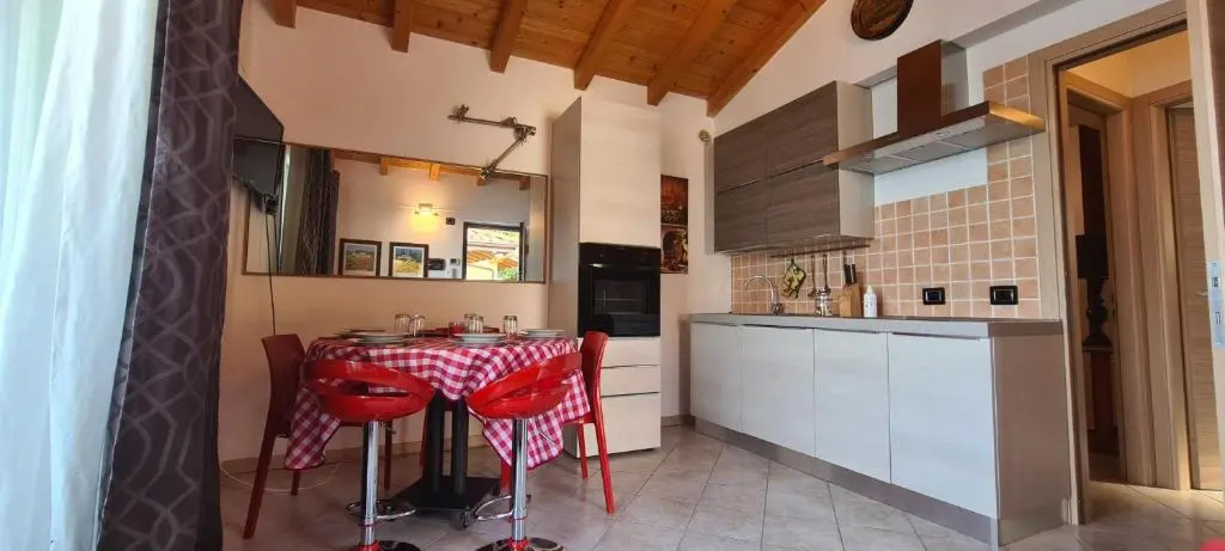 Residence Sirene alloggio Paola con vista lago e piscina comune