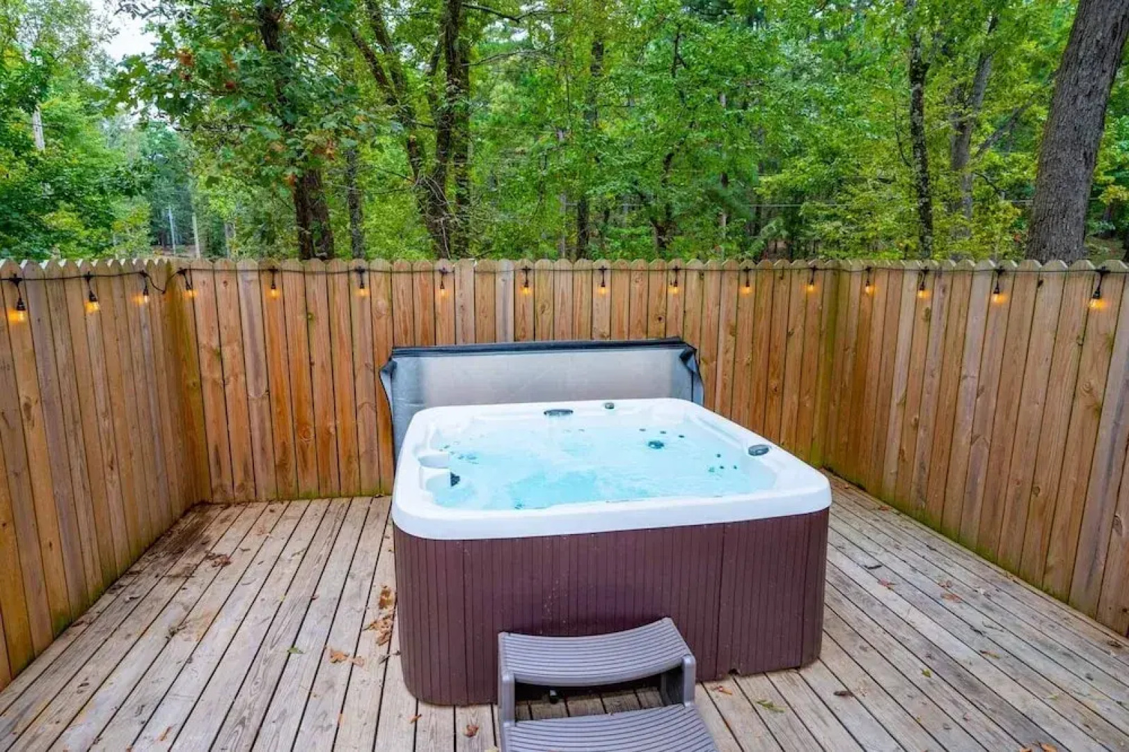 Sugar Hill Newly Remodeled includes Fully Supplied Kitchen and Hot Tub by RedAwning