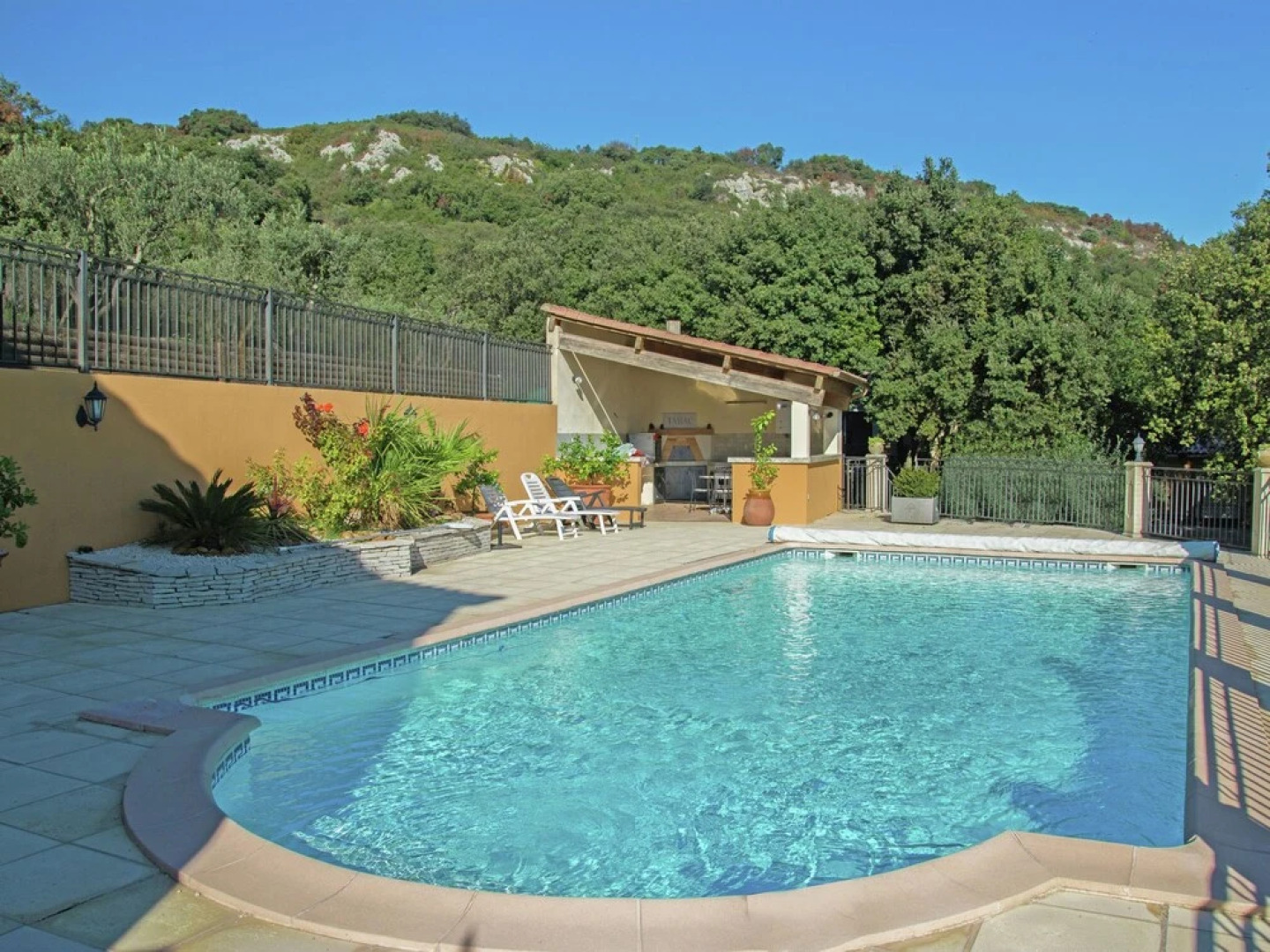 Modern Villa with Private Pool in Ledenon