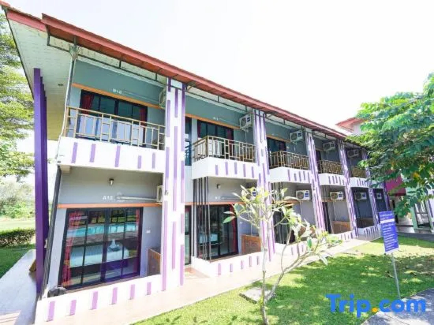 RoomQuest Chonburi Phanat Nikhom