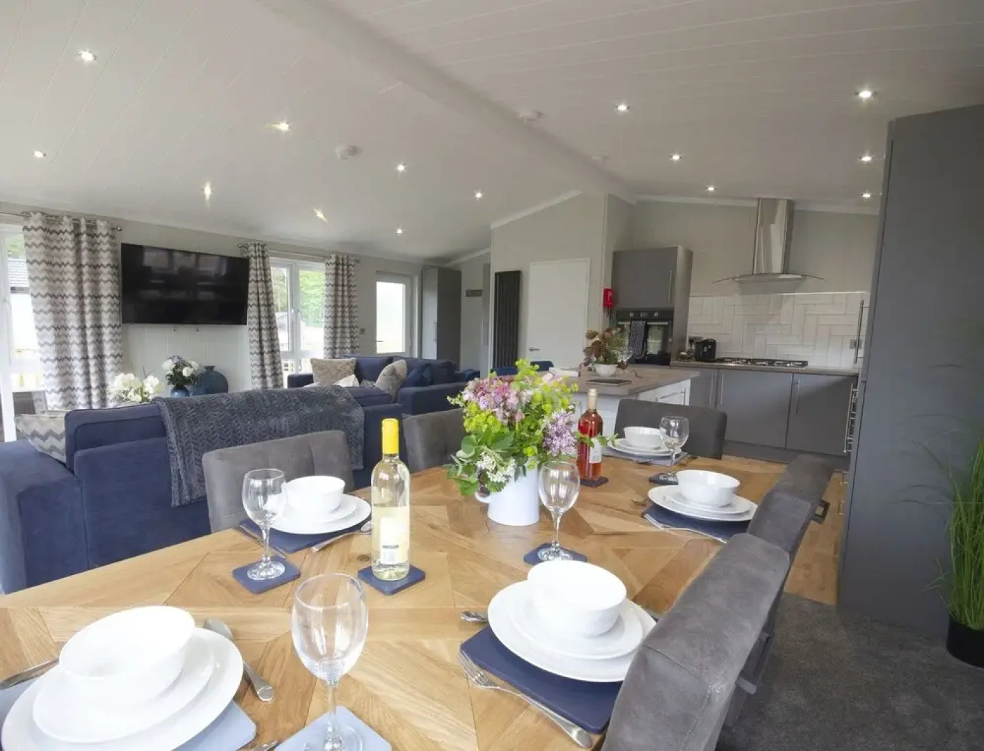 Hollicarrs - Lilypad Lodge