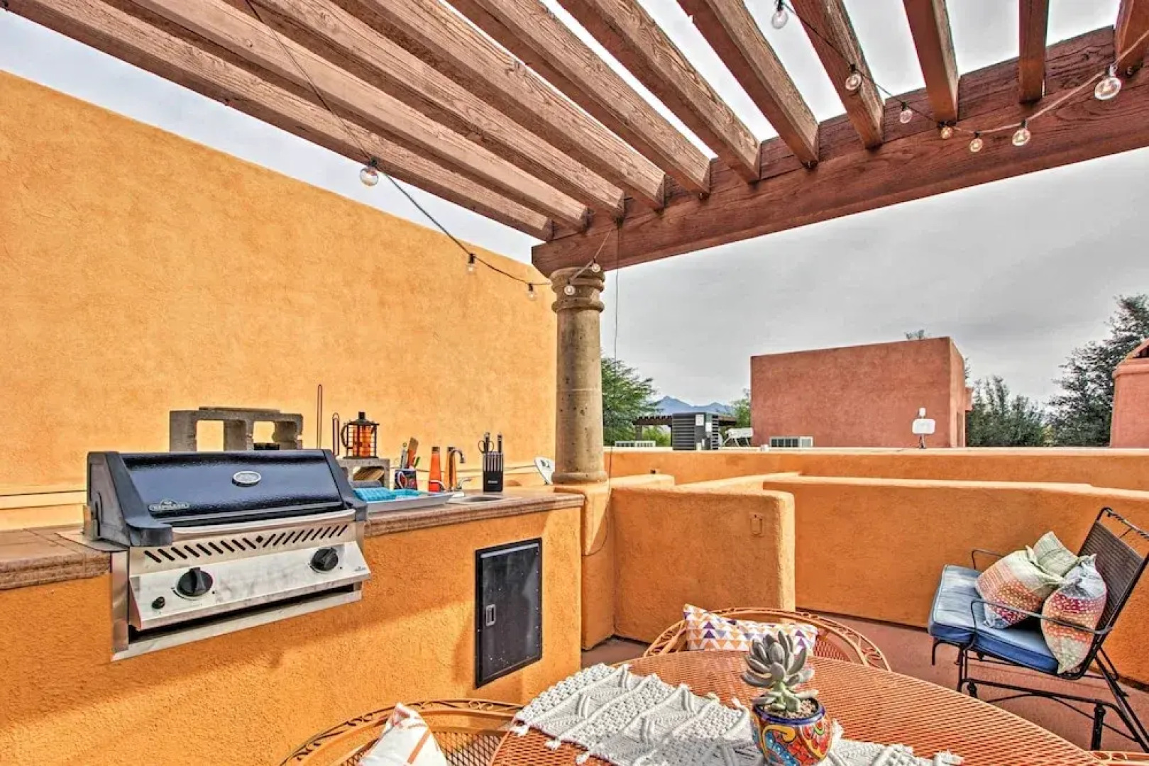 Adobe Escape w/ Outdoor Kitchen & Pool Access