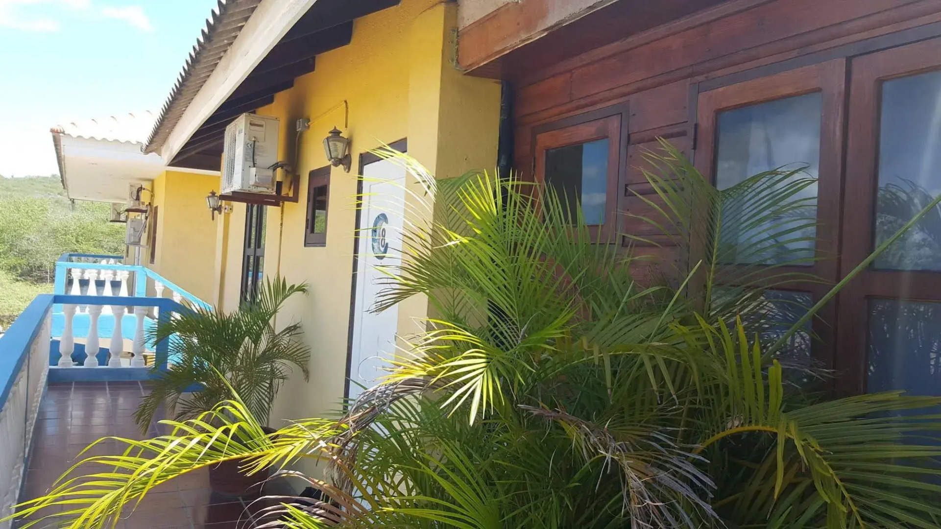 Sea Horizon Apartments (across from Mambo Beach)