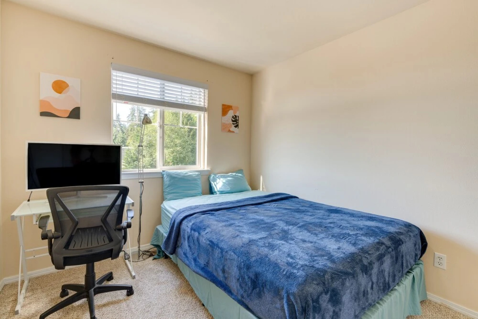 Bothell Retreat: Home Gym, Fireplace & More!