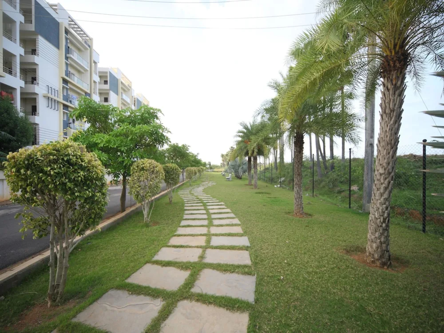 OYO 16507 The Lawns