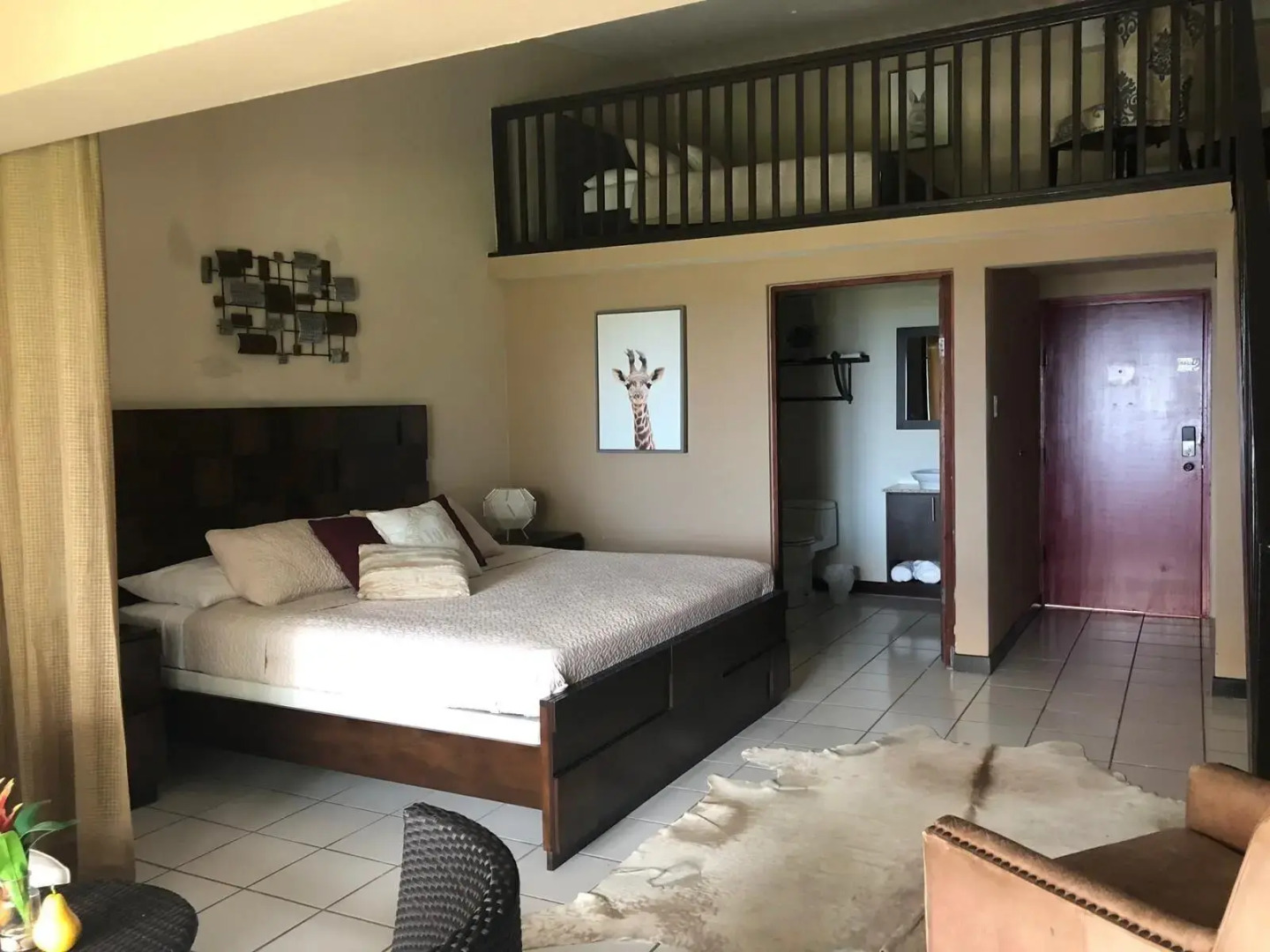 Mountain and Ocean View Lodge