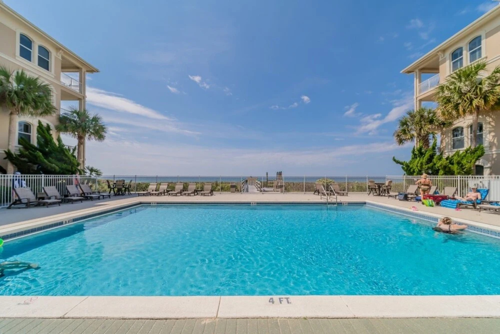 Mare E Sole 2 Bedroom Home by RedAwning