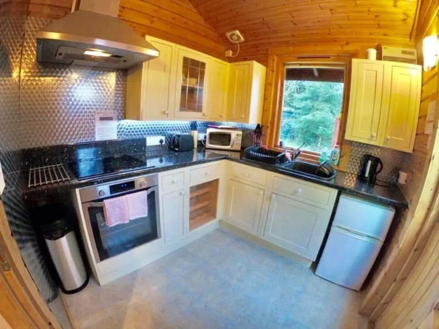 3-bed Lodge - Sleeps 7 - Hot Tub - Pet Friendly