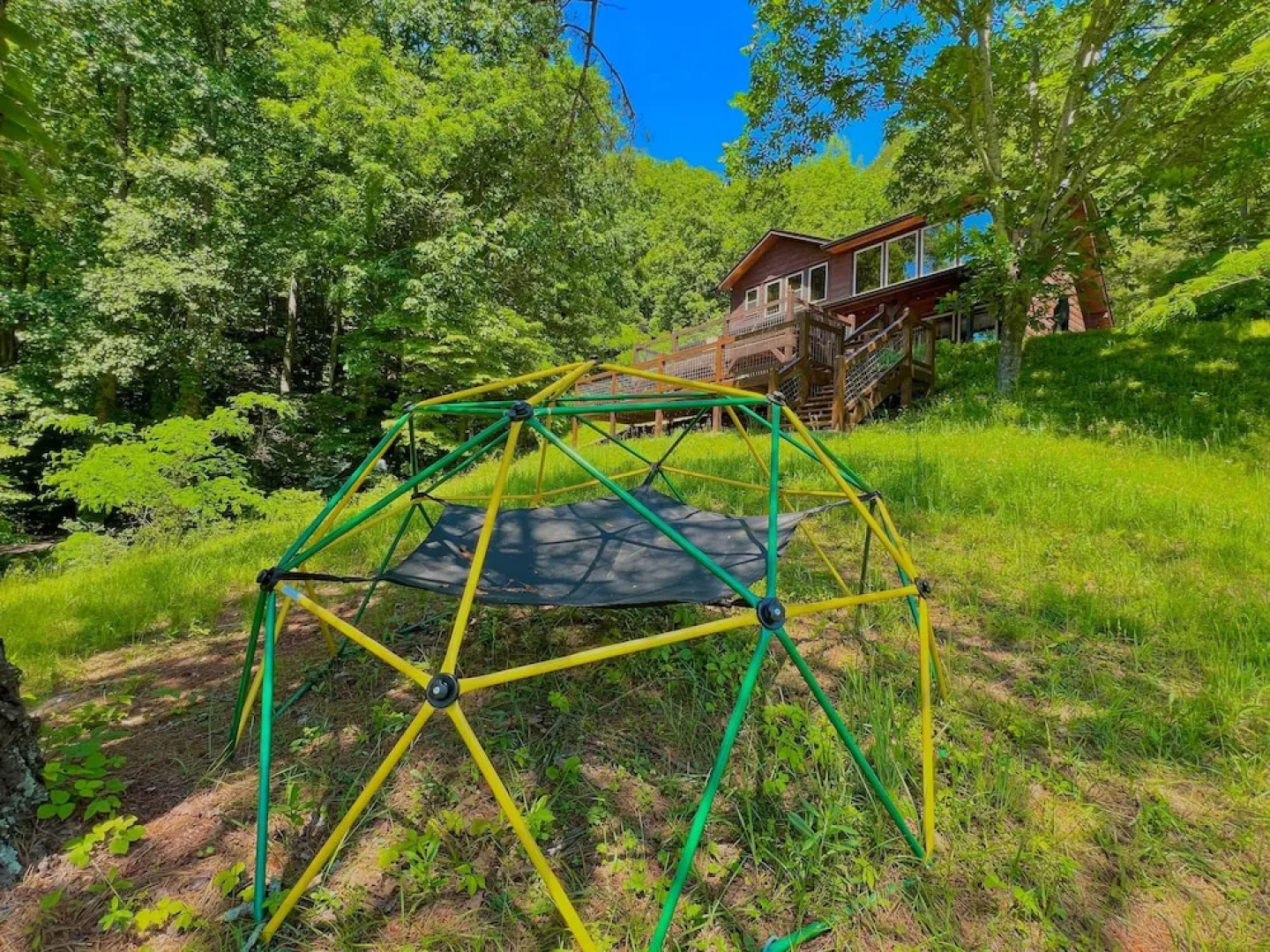 South Side Serenity 2 Bedroom Cabin by RedAwning