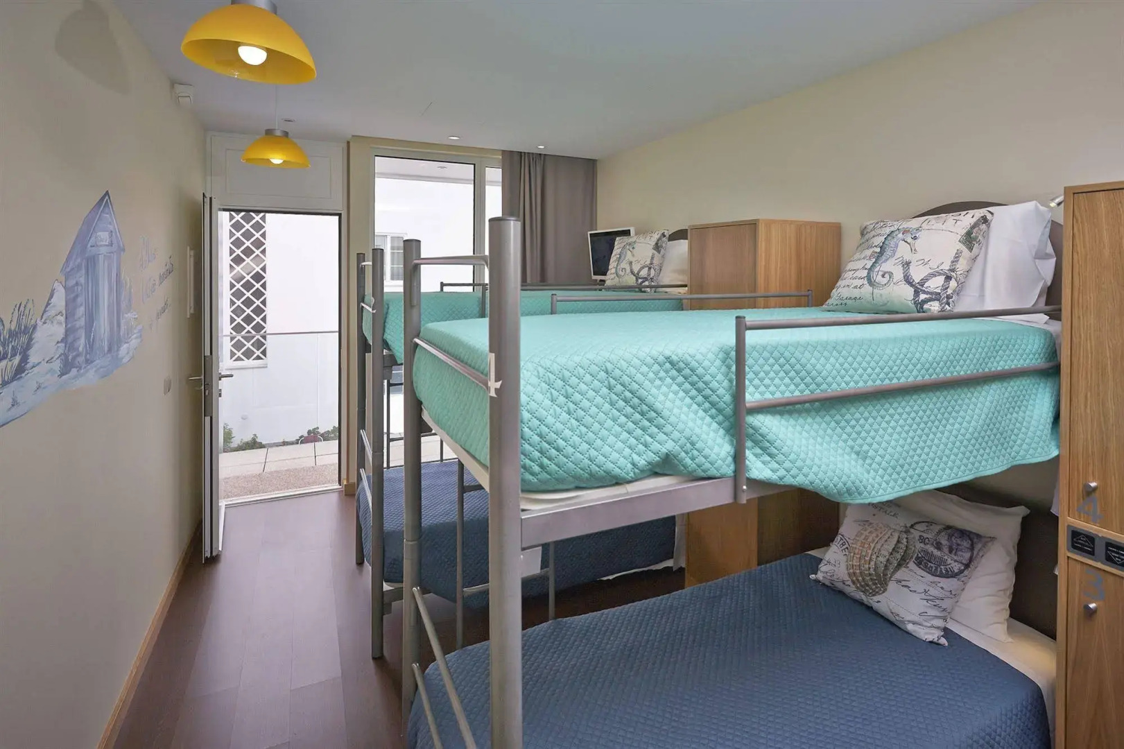 Welcome In - Suites & Hostel