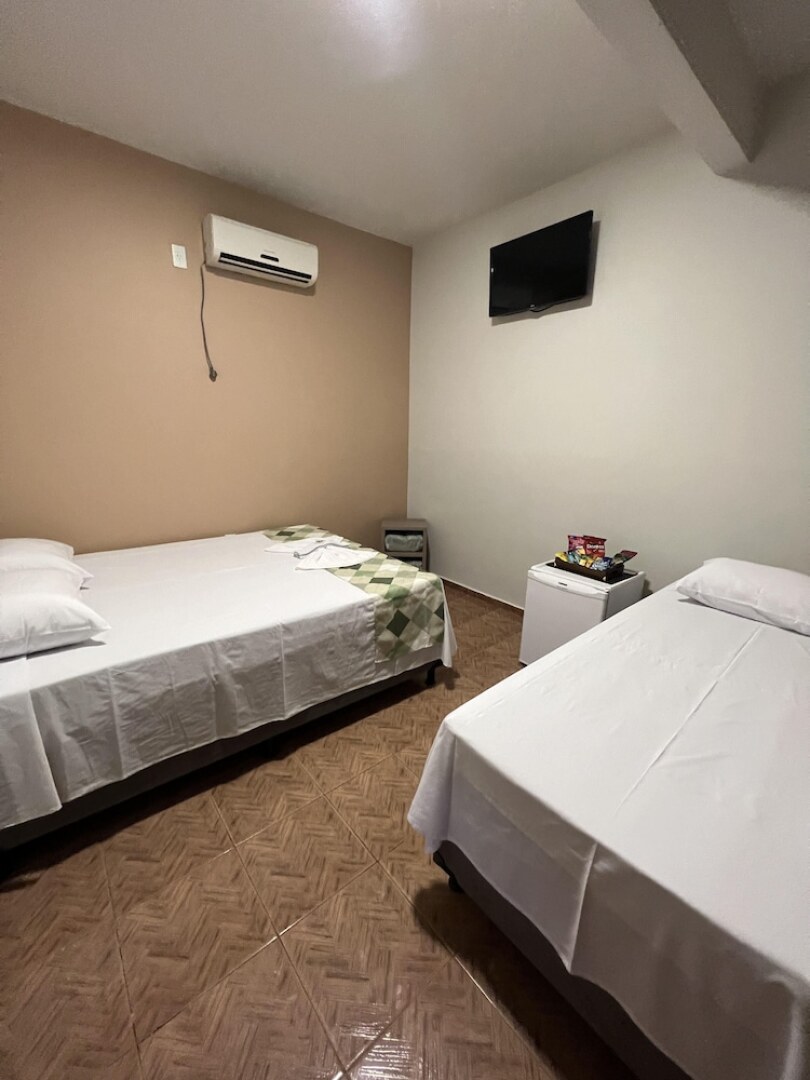 Hotel Paraiso - Fácil acesso as faculdades e FarmShow