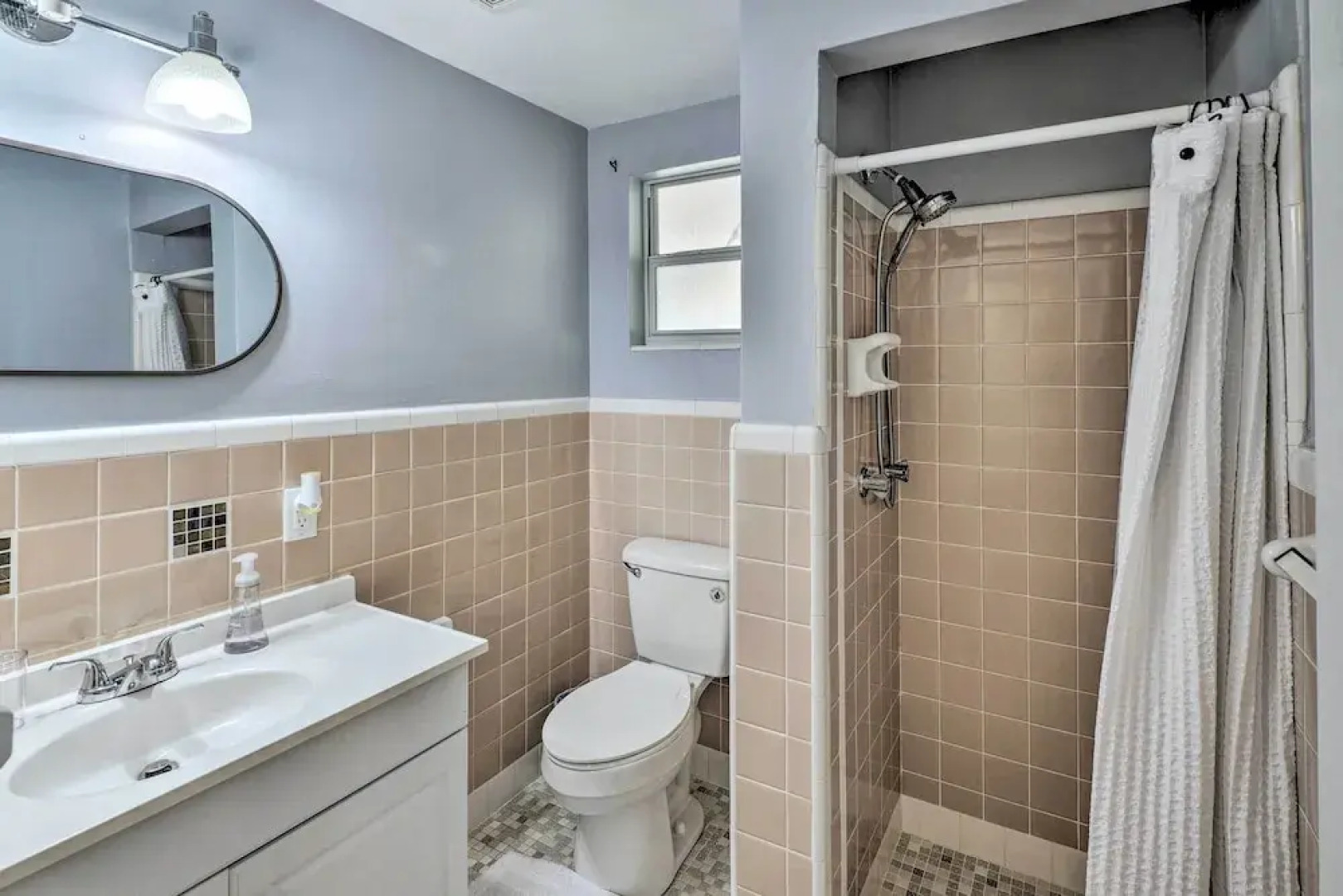 Ormond Beach Home w/ Screened Porch, Walk to Shore