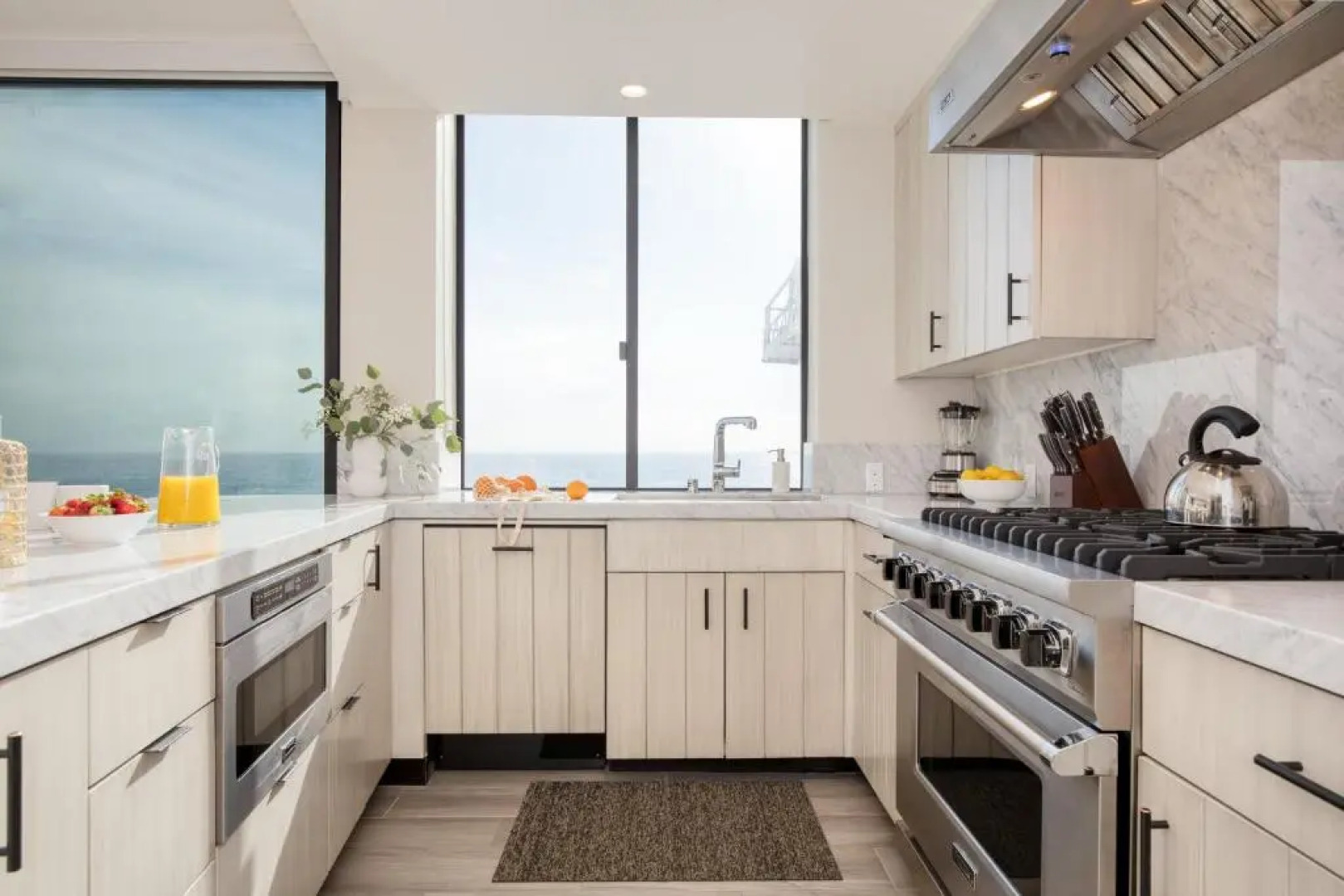 Matador by Avantstay Ocean Front Malibu Pad w/ Rooftop Patio