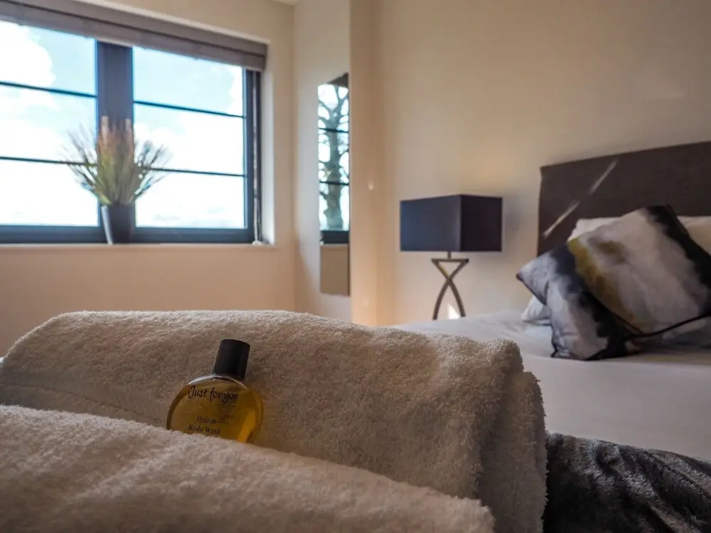 SA Today Apartments Farnborough with Fibre Wi-Fi & Netflix