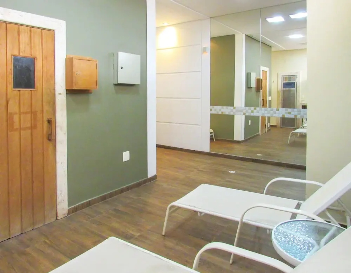 Apto a 200 m da Praia das Pitangueiras-guaruj SP