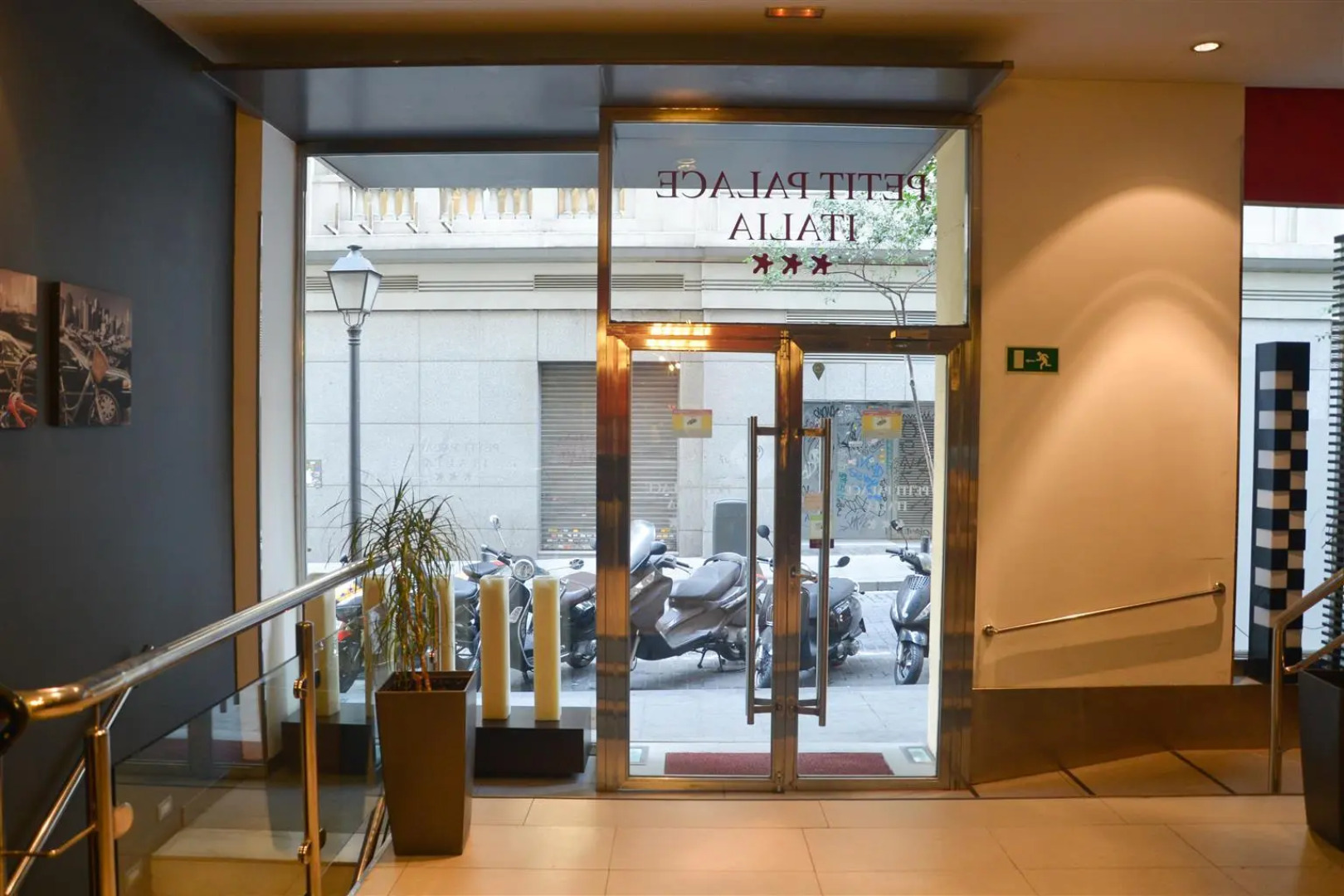 Отель Petit Palace Triball