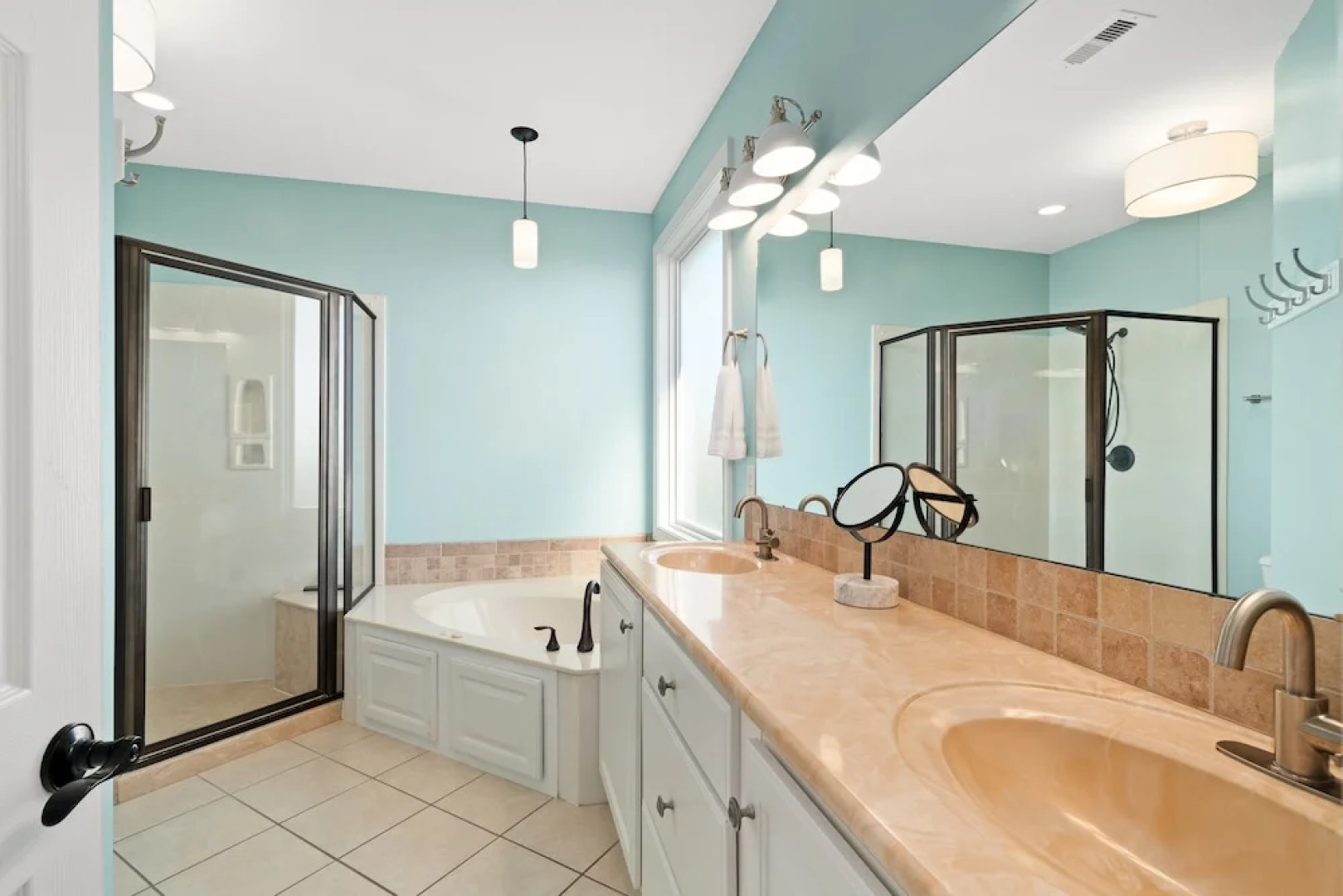 'coastal Vista' - Walk to Emerald Isle Beach!