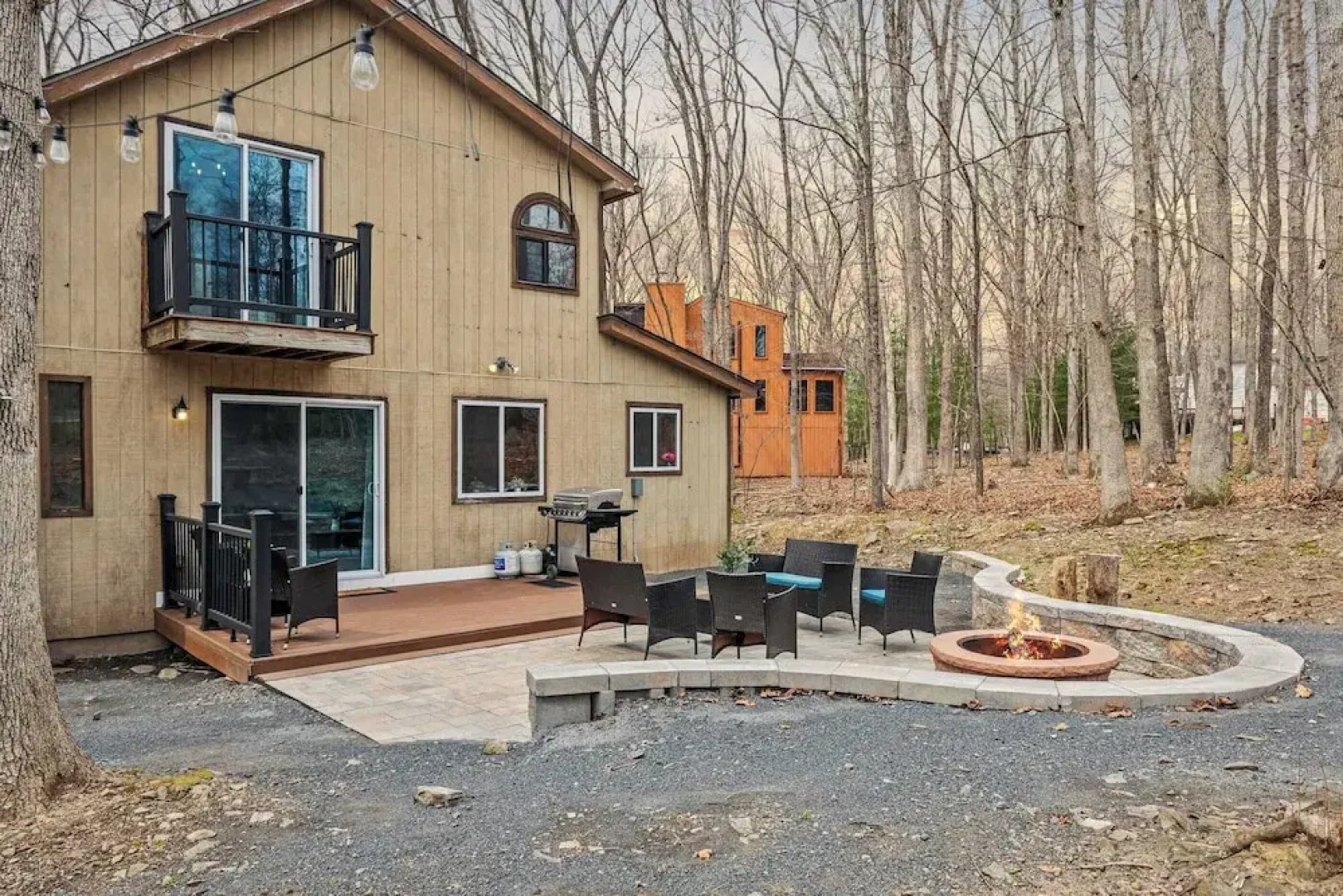 Stylish Renovated Home Open Layout, Coffee Bar + Near Hiking & Waterfalls