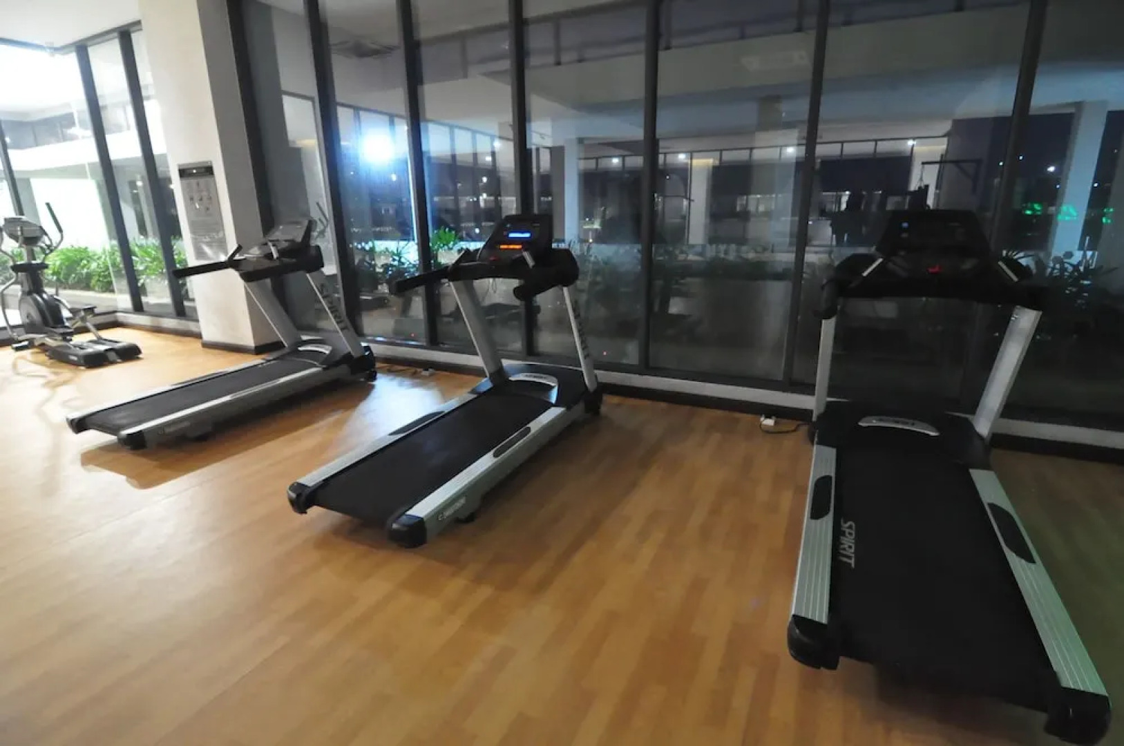 Kenwingston Square Garden by IdealHub