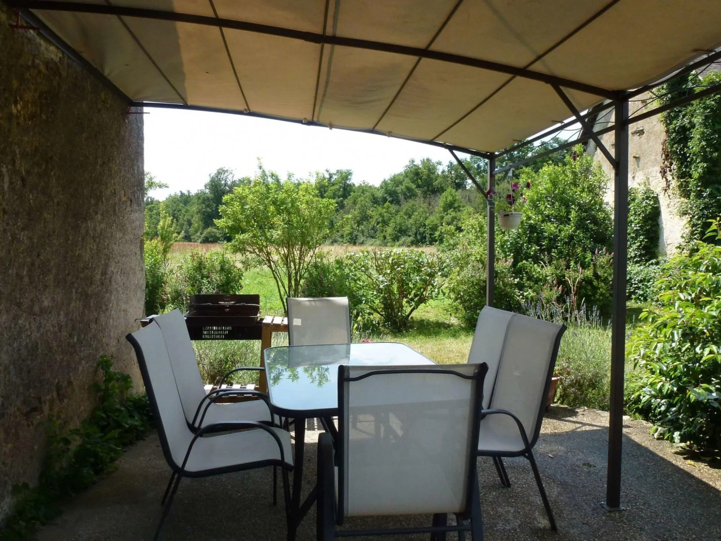 Cottage in an old Remote Farmhouse Near Chã¢teauroux