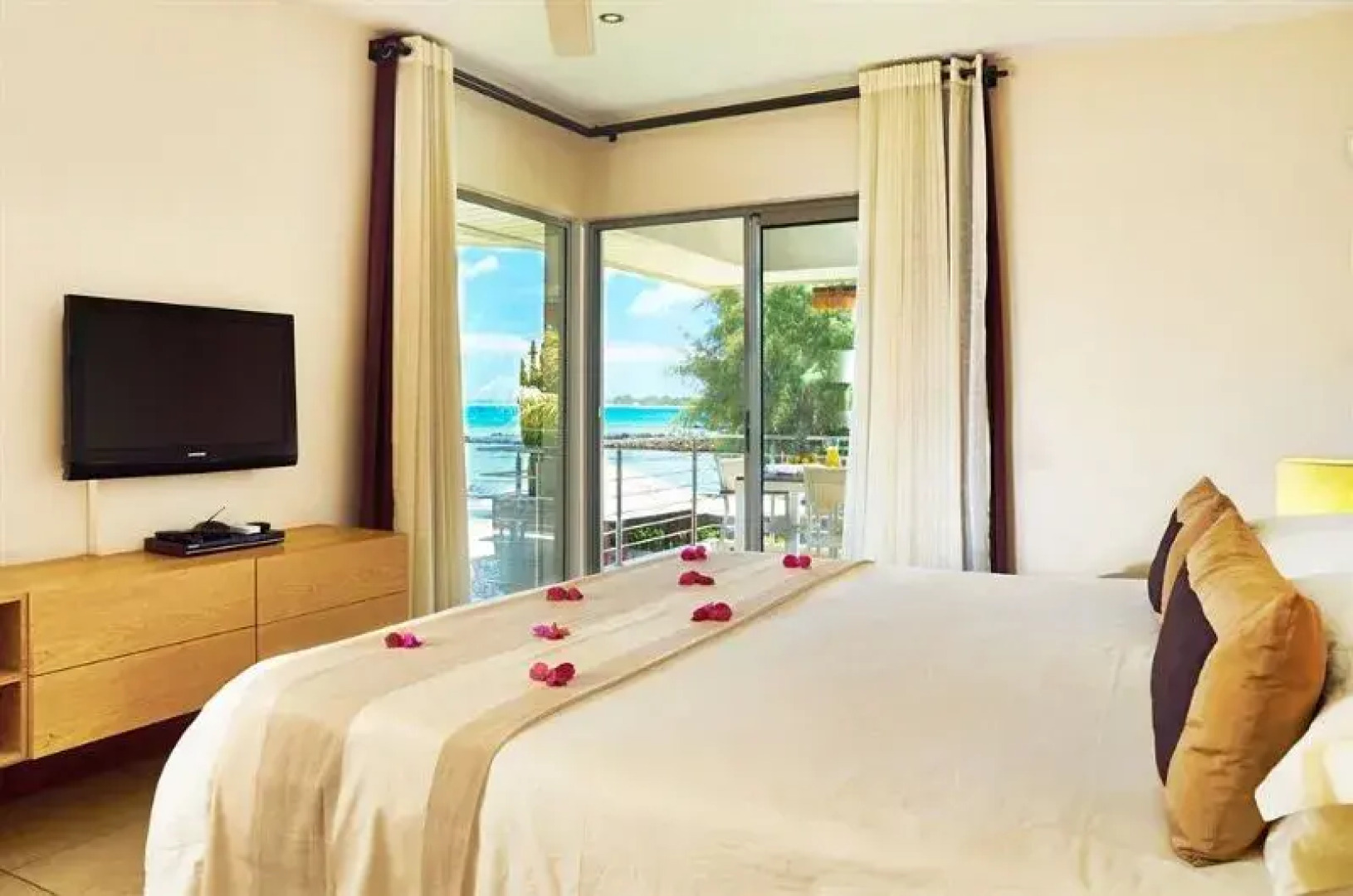 Bon Azur Beachfront Suites & Penthouses