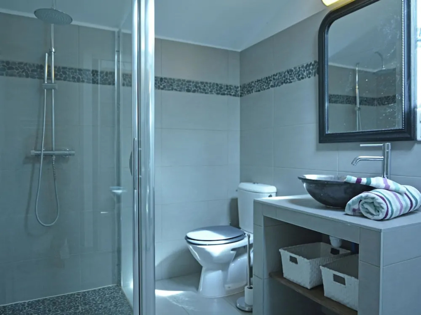 Spectacular Villa in Viols-en-laval With Swimming Pool