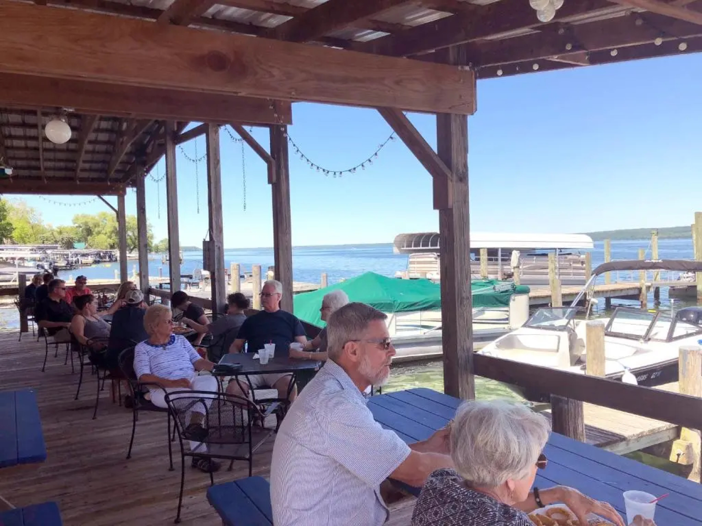 Showboat Motel Restaurant & Bar