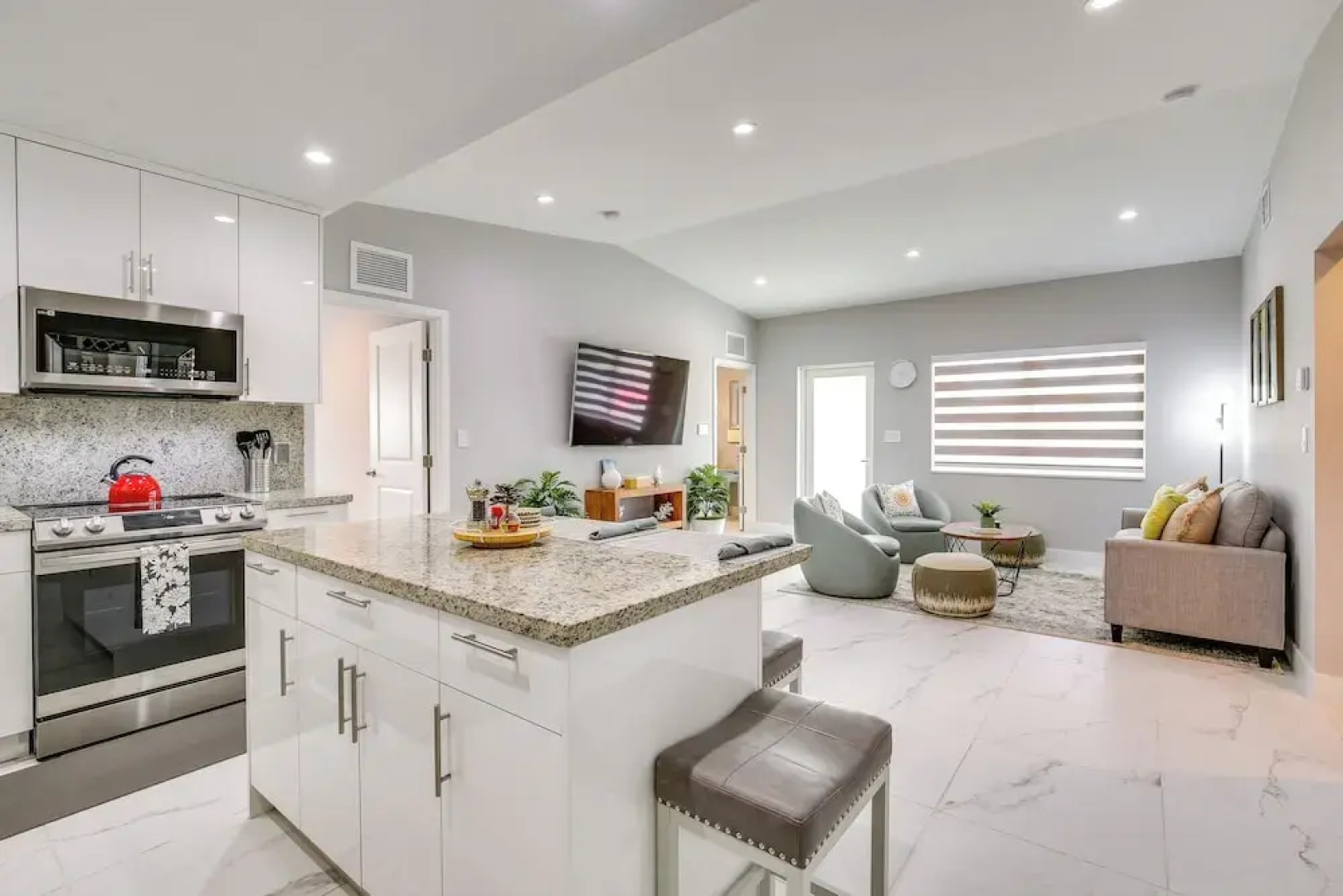 Chic North Miami House ~ 7 Mi to Hard Rock Stadium