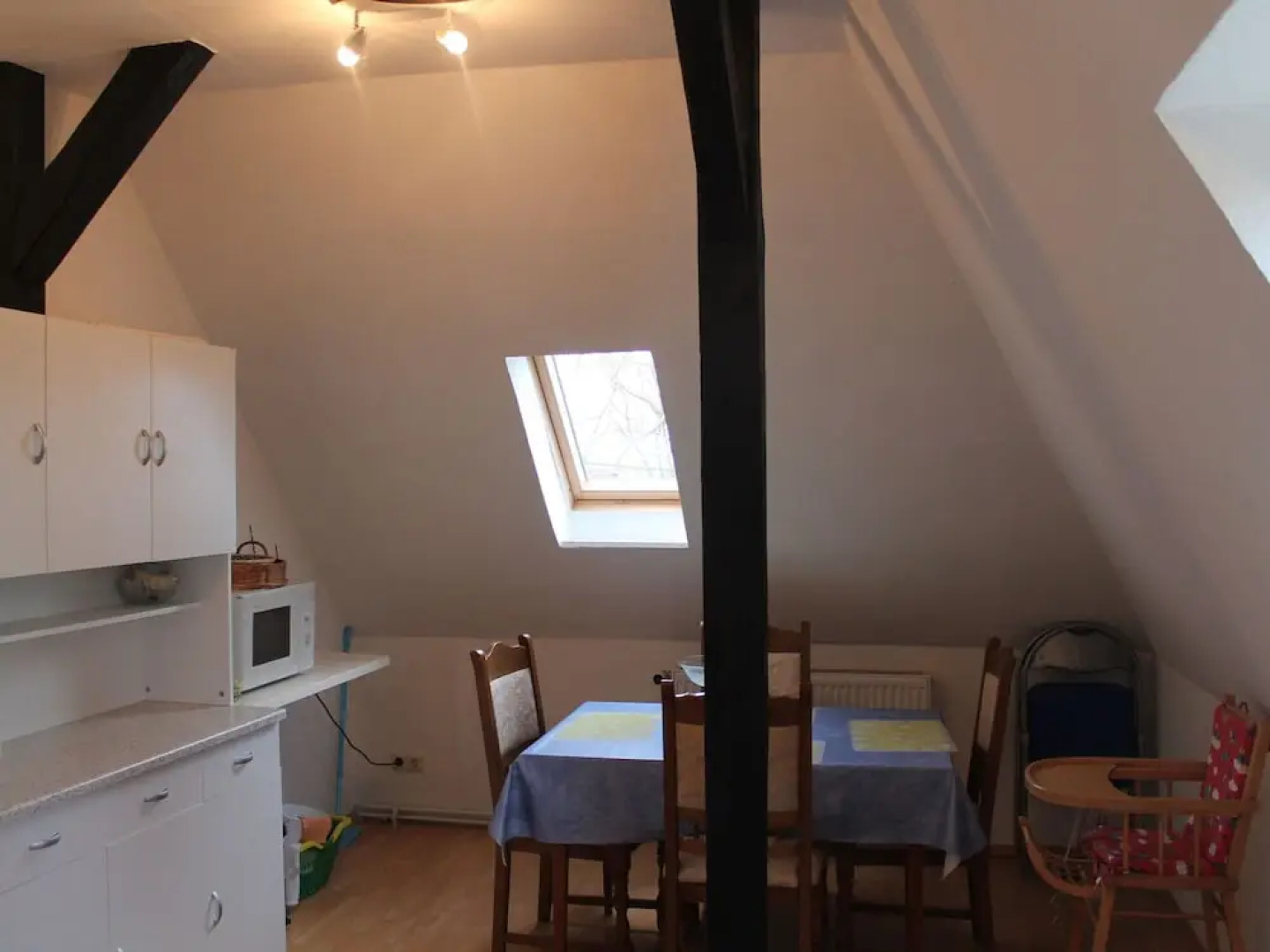 Schone Zweizimmer-ferienwohnung mit Pool im Garten