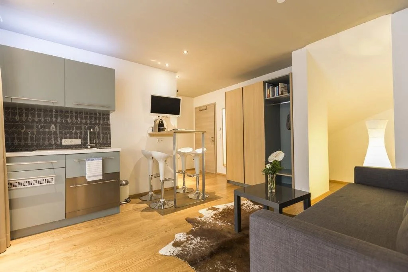 Room 5 Apartments