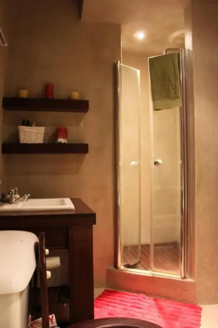 Grand Yellow Apartment