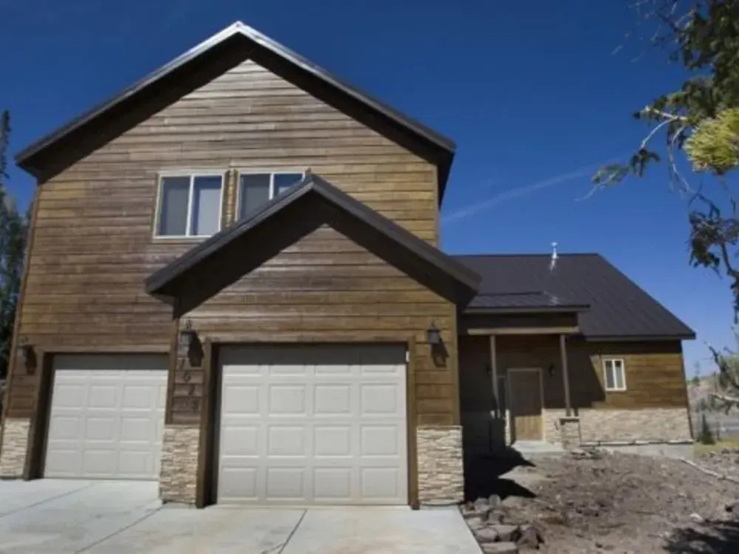 Ridge Top Lodge 7 bedrooms by RedAwning