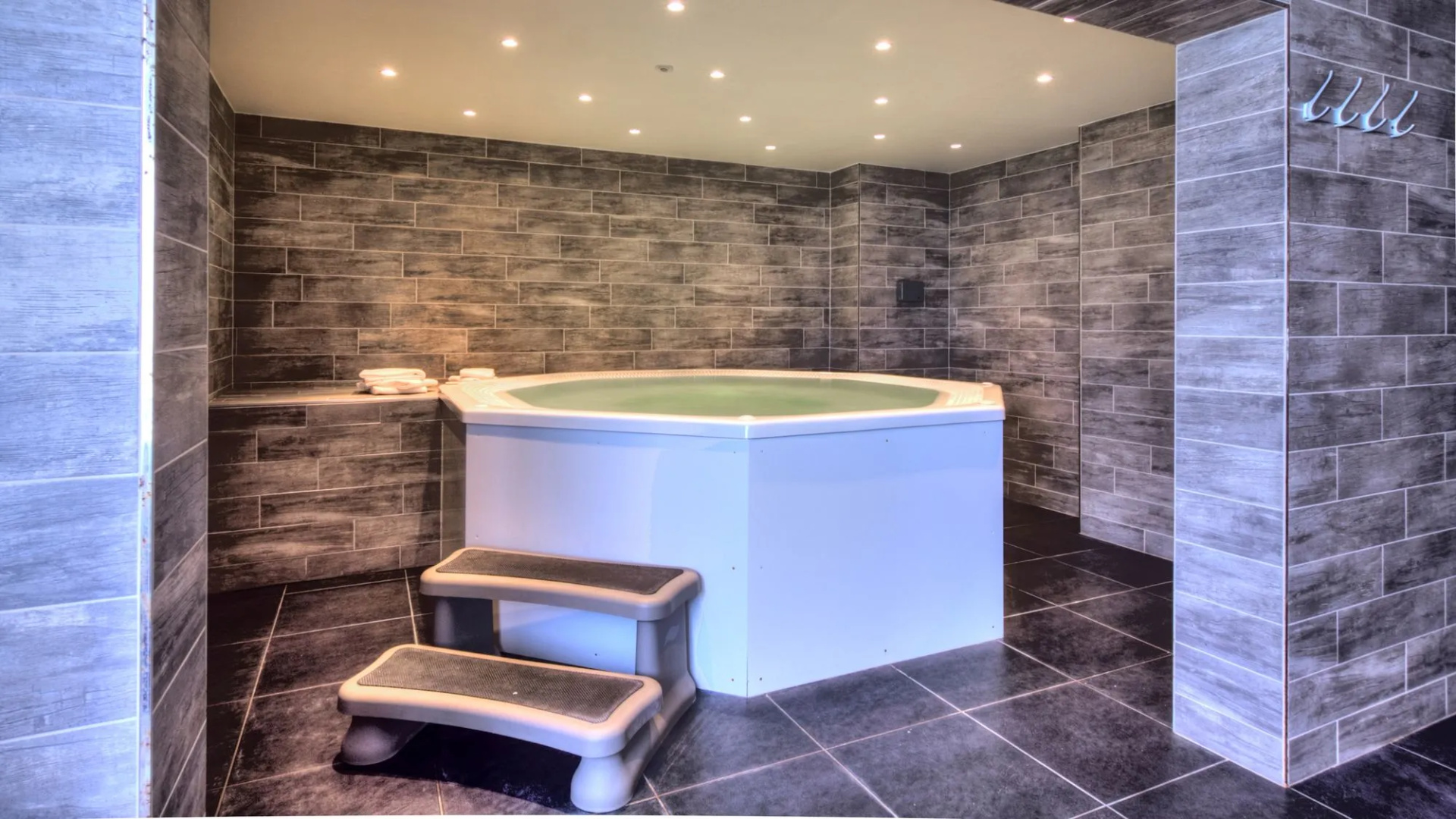 Hotel & Aparthotel Casteau Resort Mons