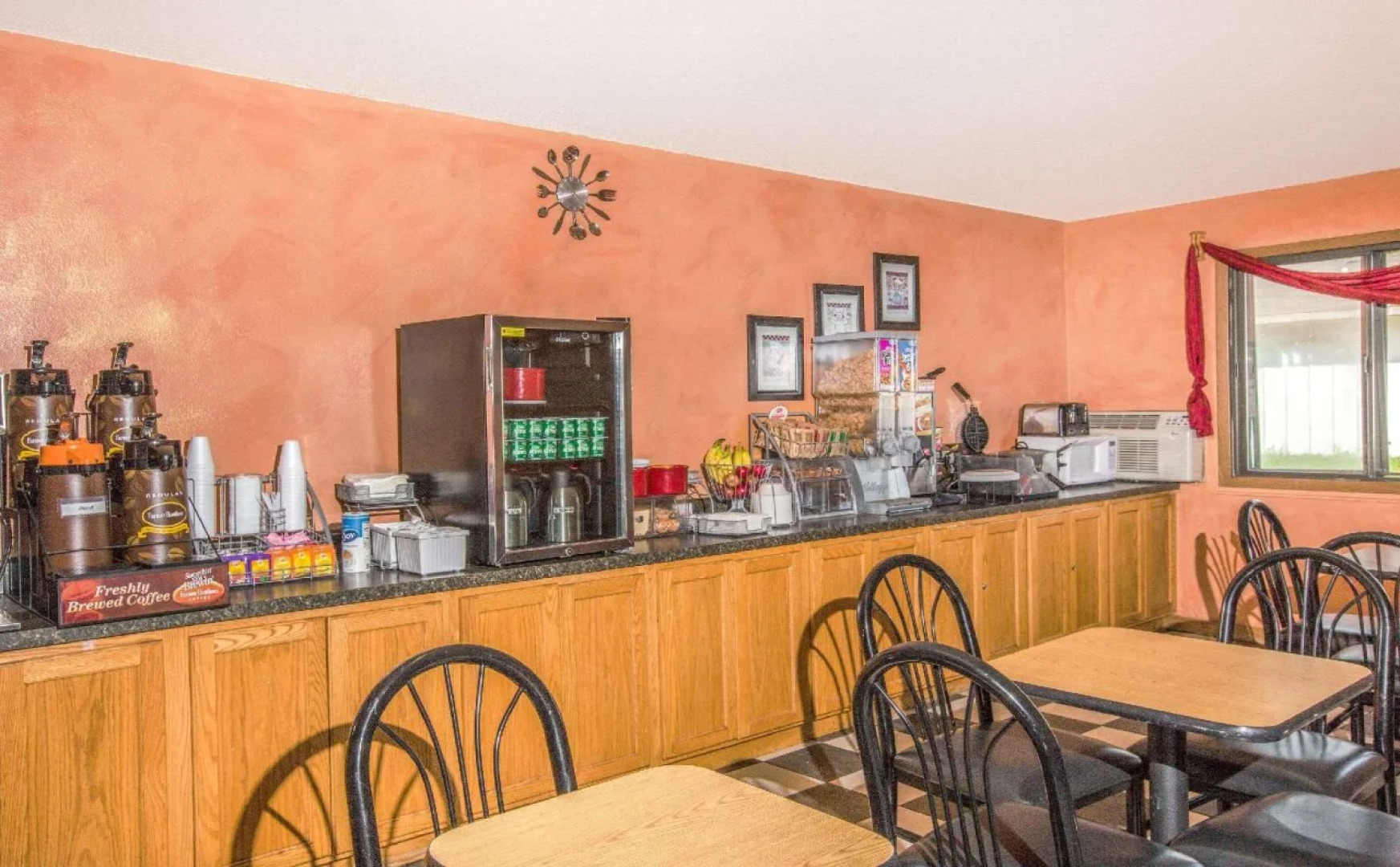 Super 8 by Wyndham Airport I90