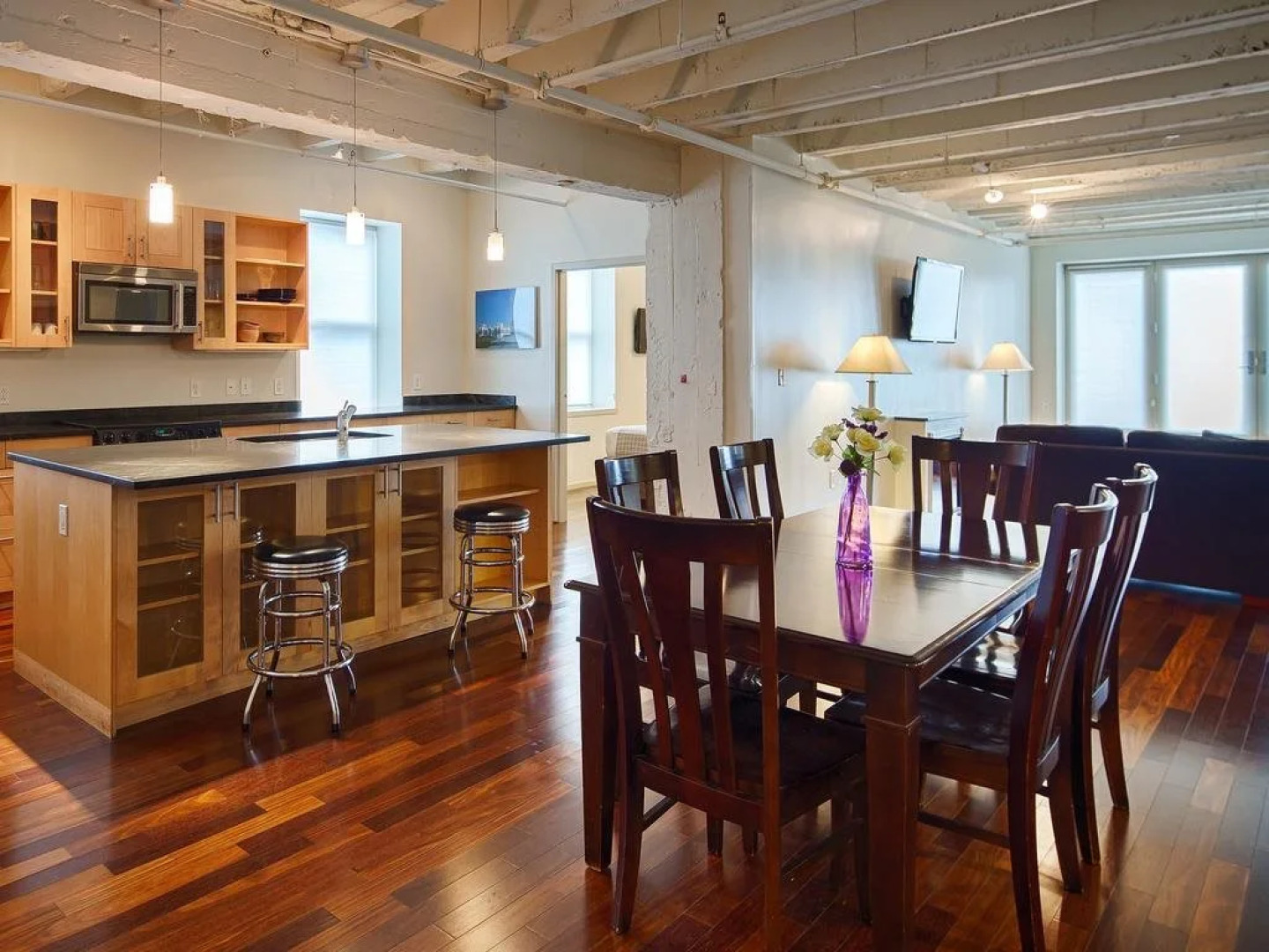 Grand Eastonian Hotel & Suites