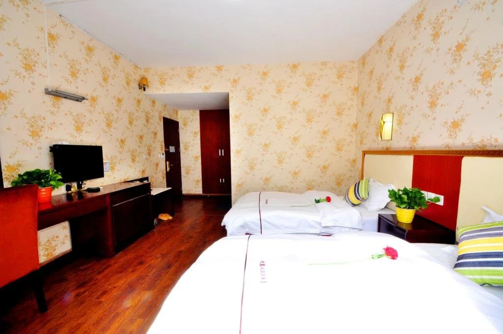 Jiuzhairen Business Hotel