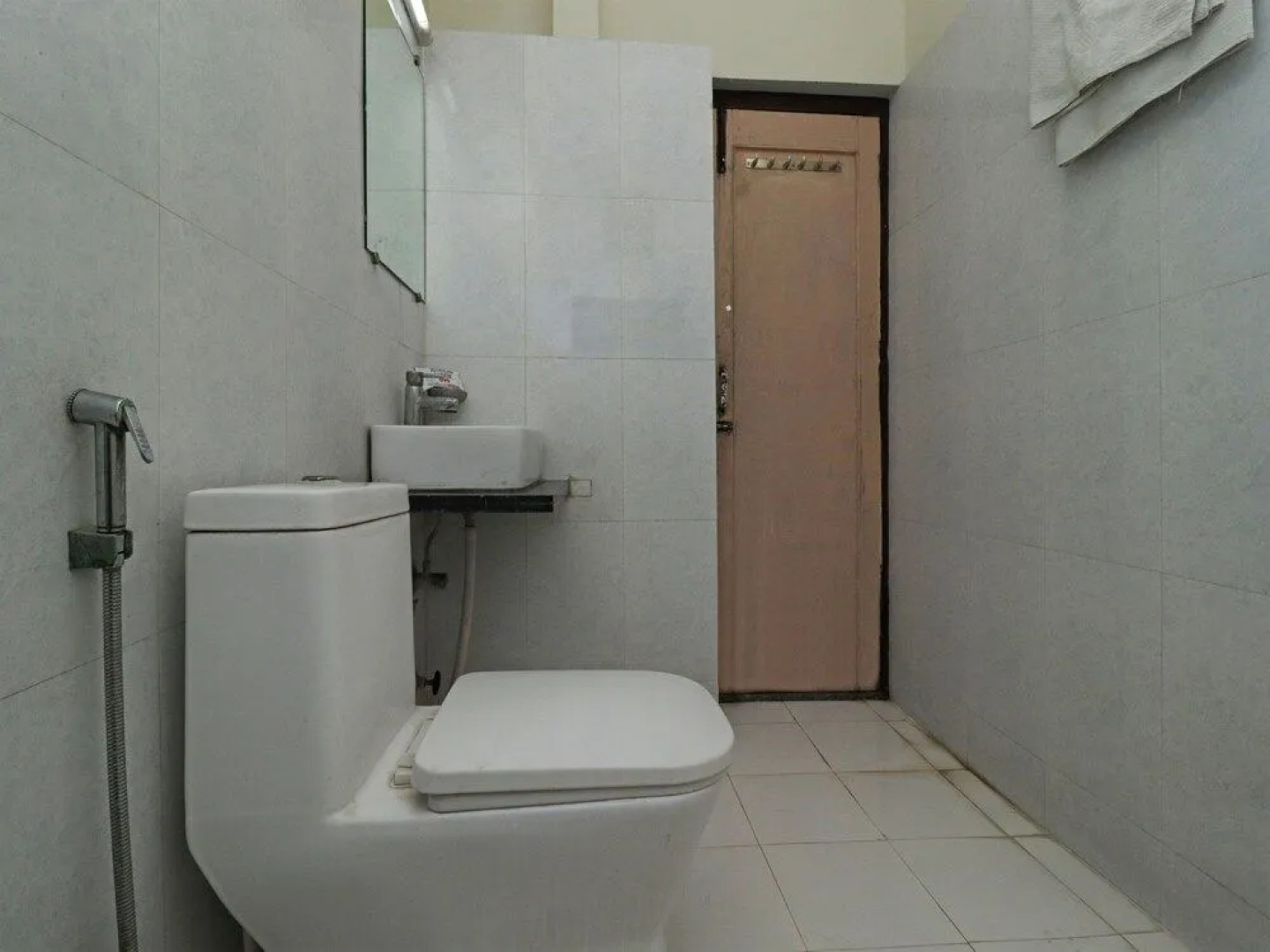 OYO 28336 Hotel Girish