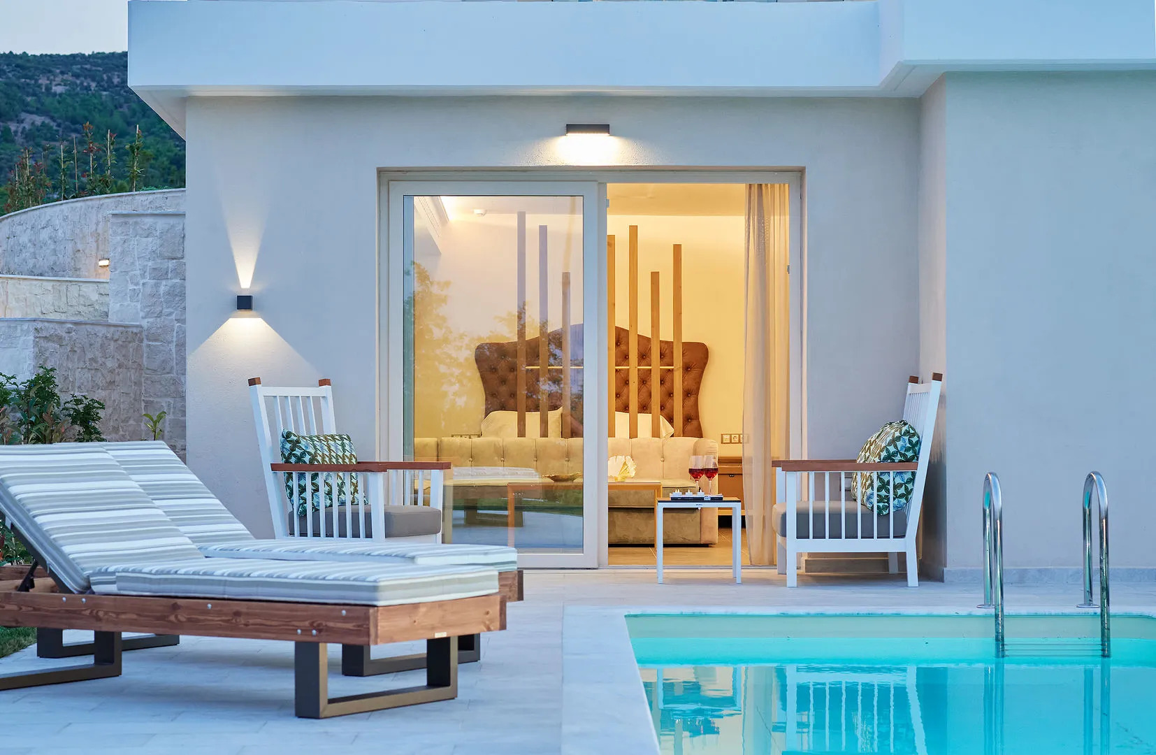 Alexandra Elegance Bridging Generations