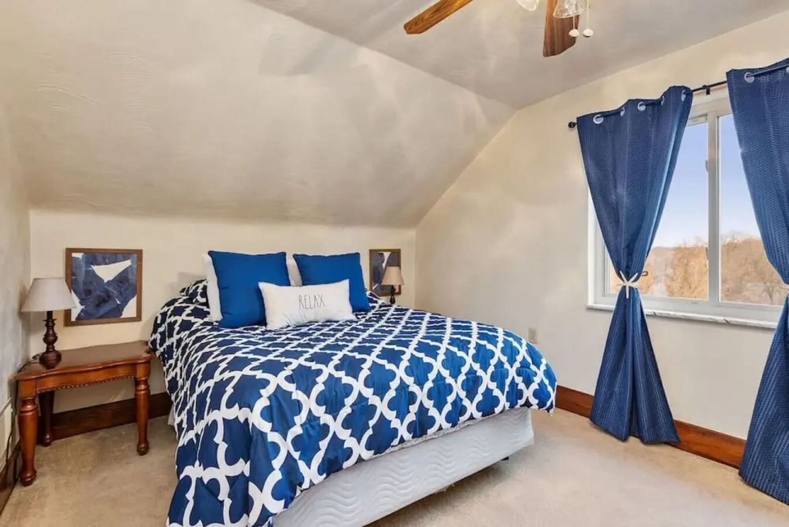 4BR Chalet with Seasonal Pool Hot Tub