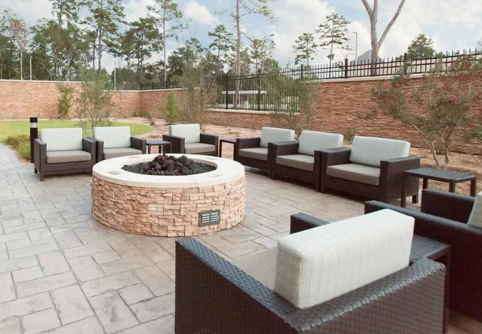 Courtyard Houston Springwoods Village