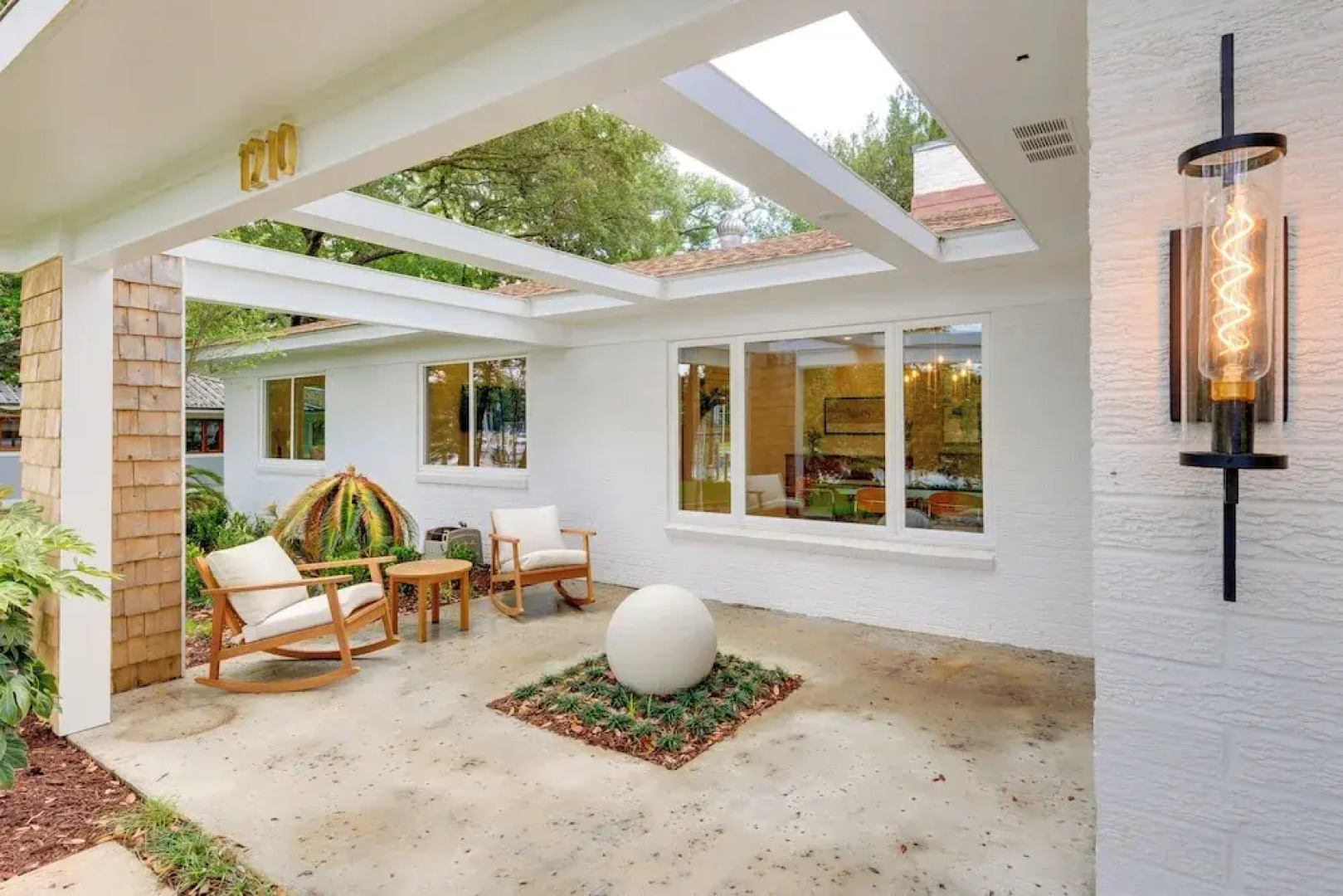 Chic Ocean Springs Vacation Rental Near Downtown!