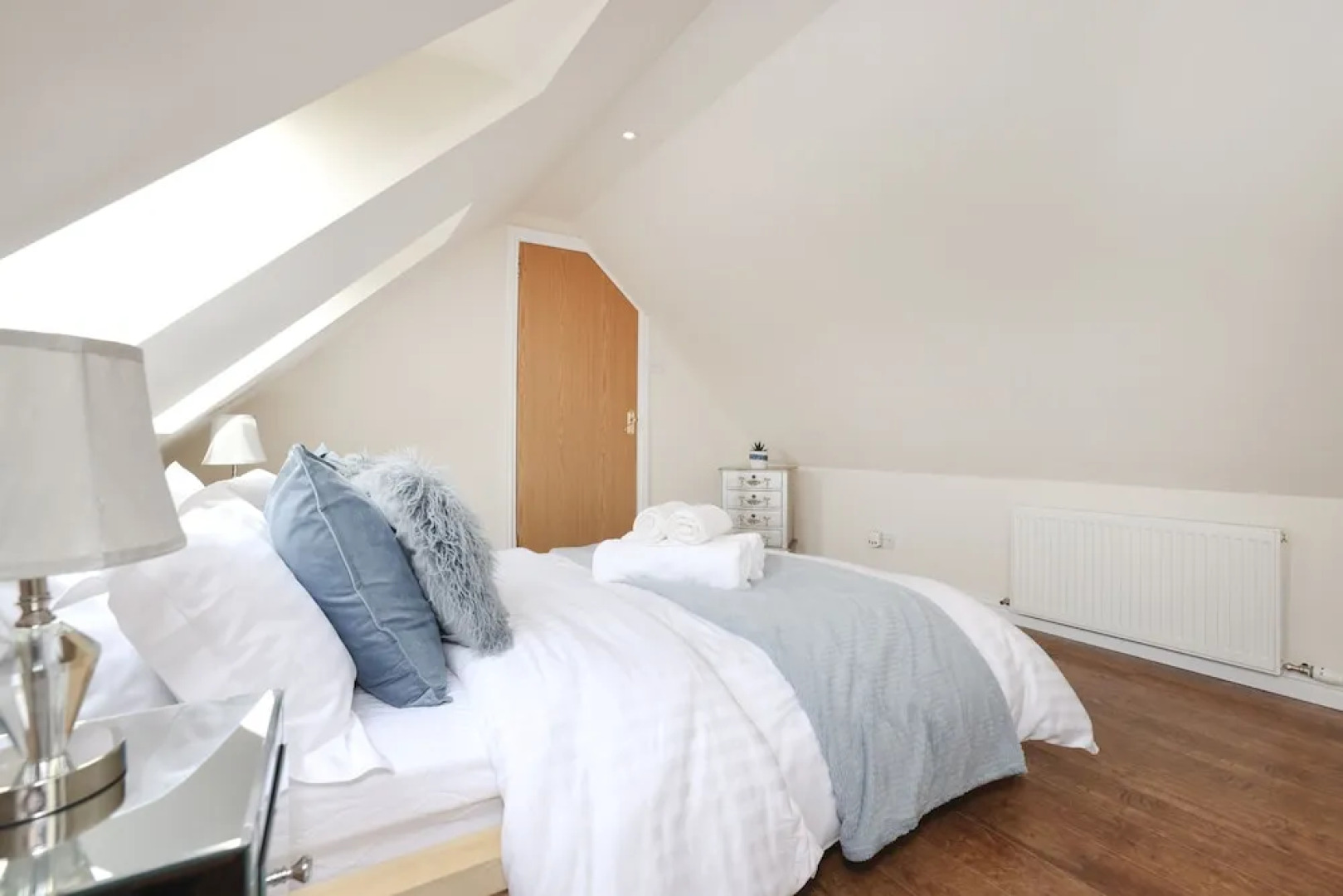 JOIVY Greenknowes Lodge With Hot Tub And Wood Burning Stove