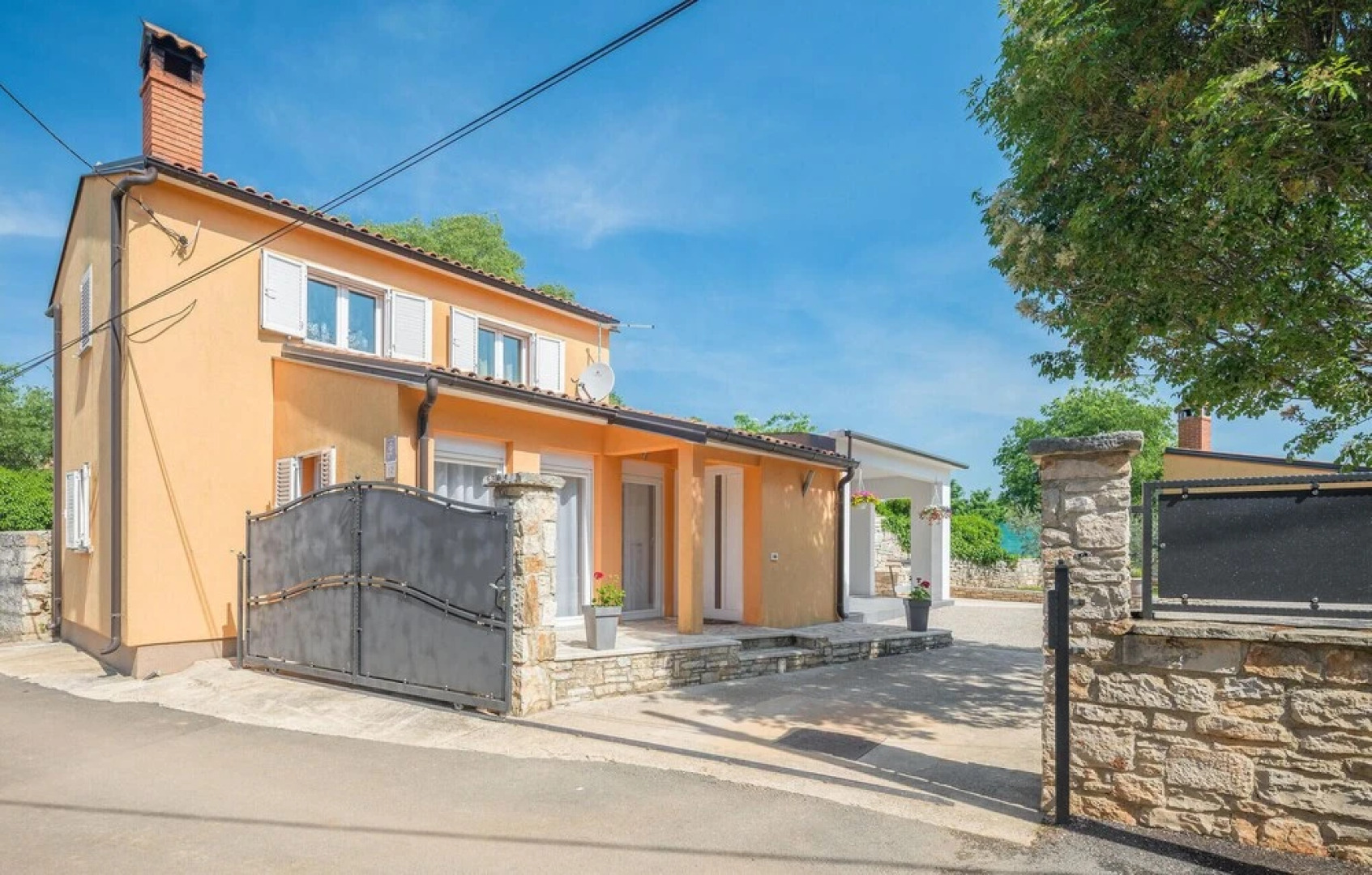 Stunning Home in Rovinjsko Selo With Wifi and 2 Bedrooms