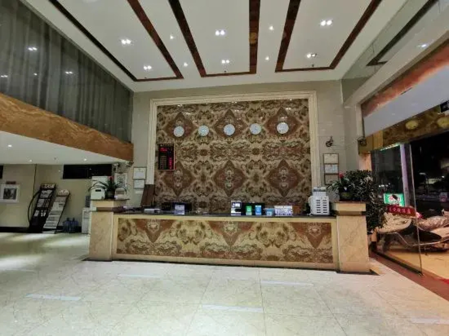 Pingnanxiandiwangbianjiejiudian