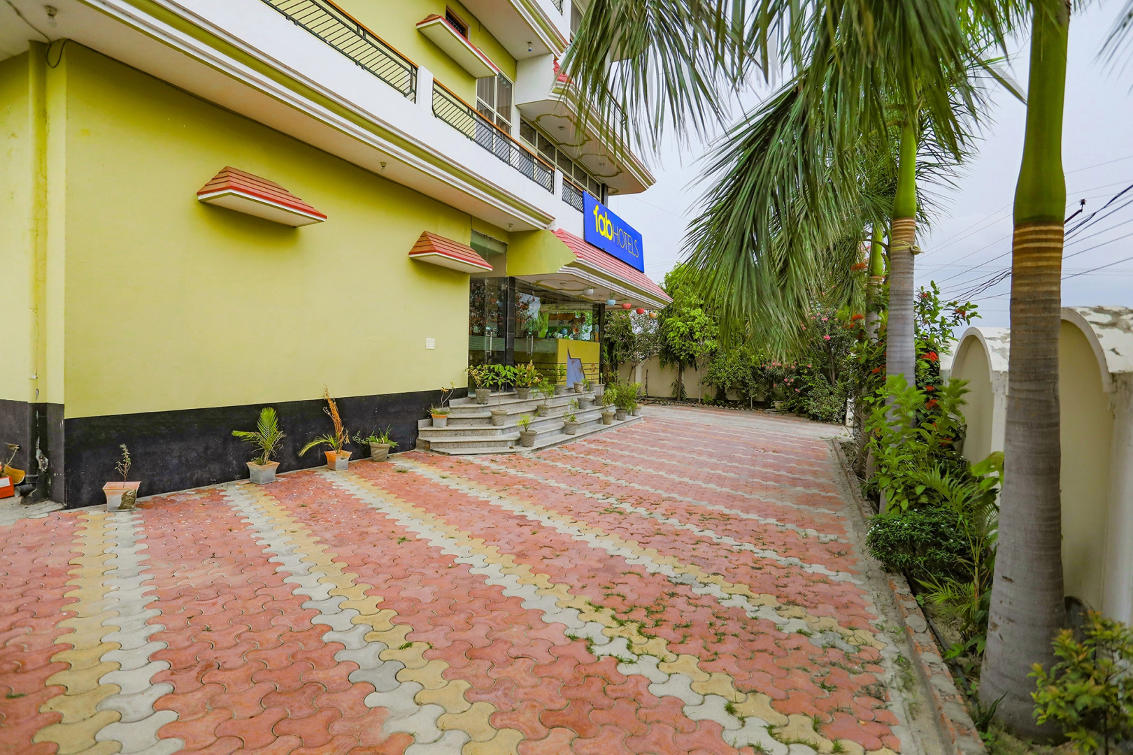 Fabhotel Kriti Green