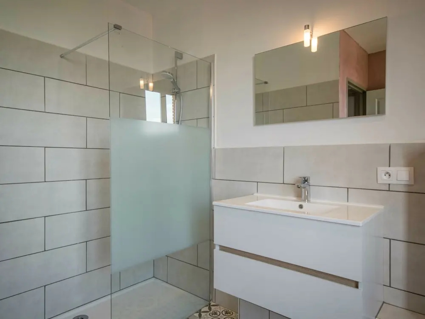 Elegant Mansion With Swimming Pool, Terrace, Sun-loungers