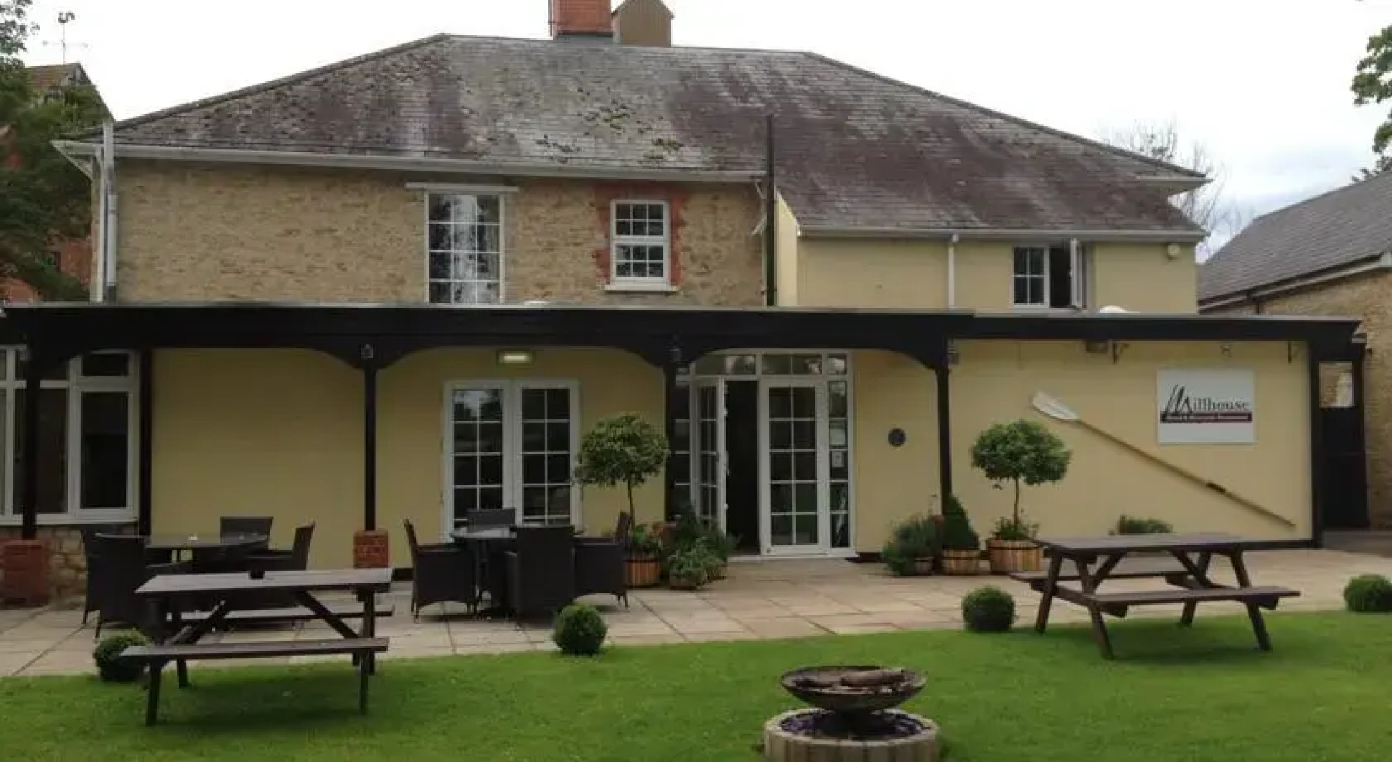 Millhouse Hotel And Riverside Restaurant